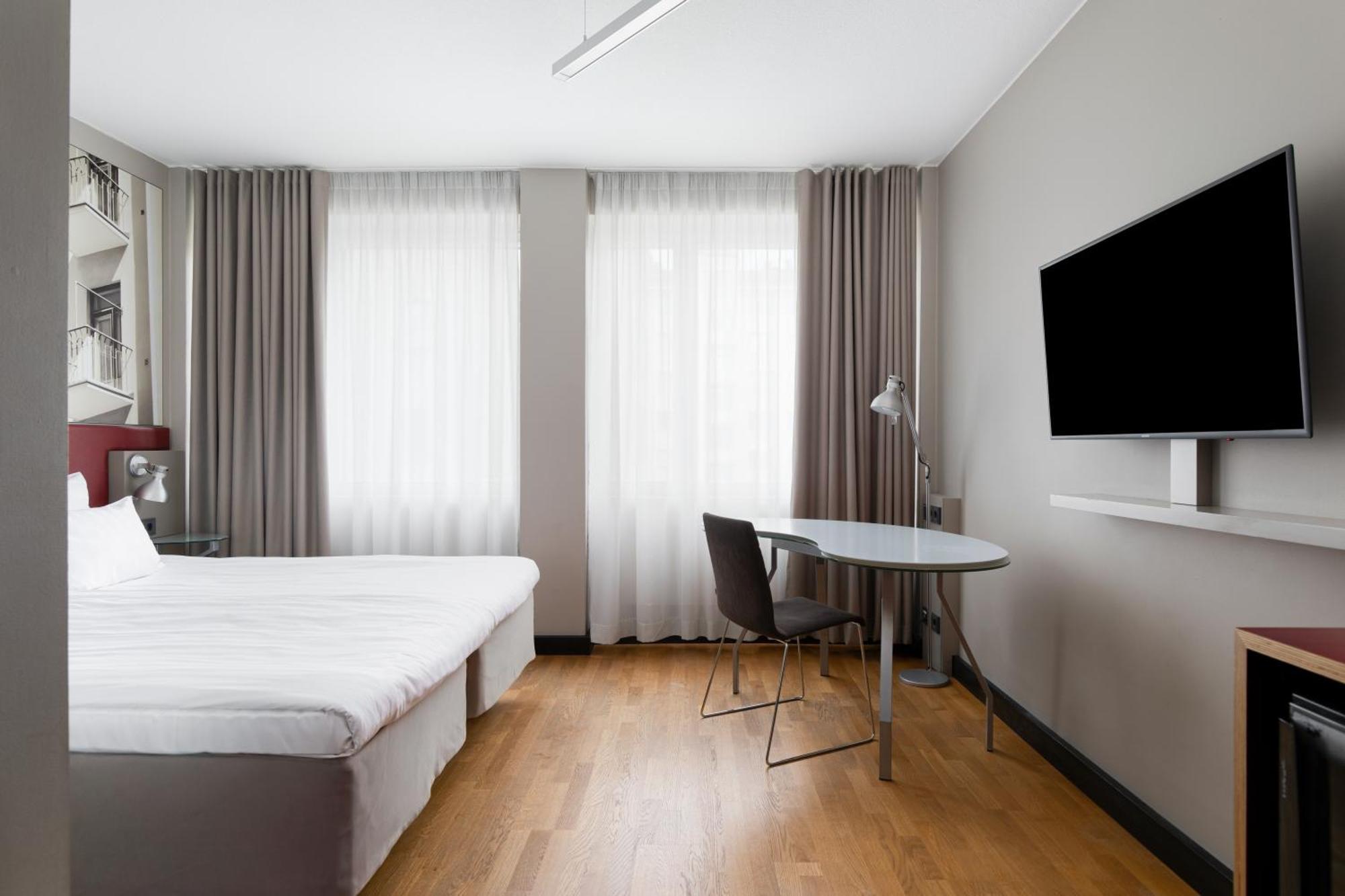 Standard Queen Room