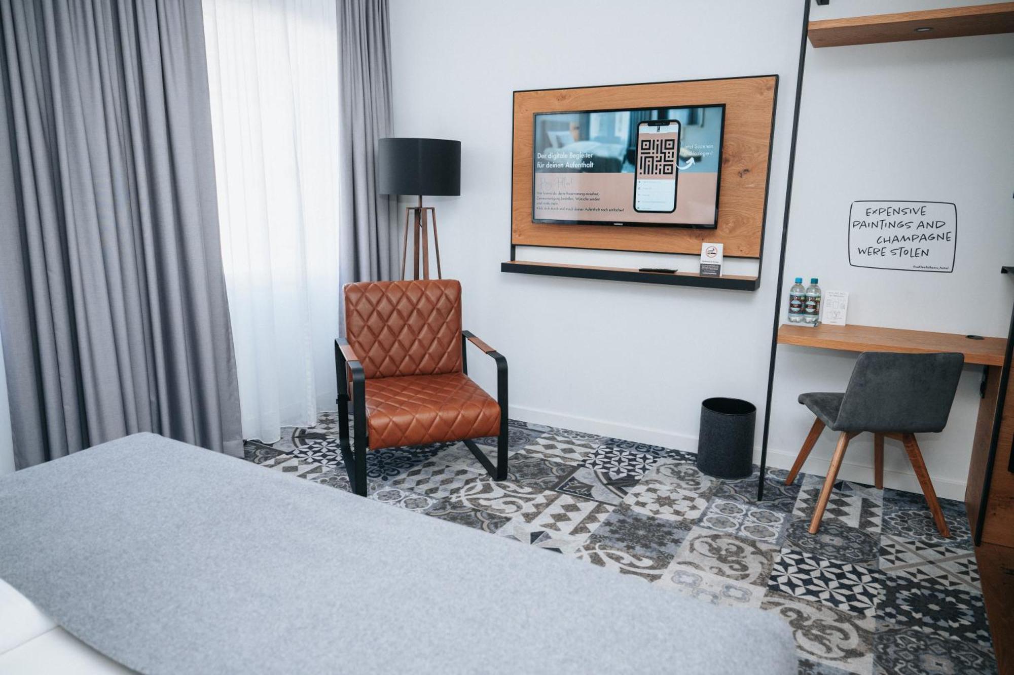 Standard Queen Room