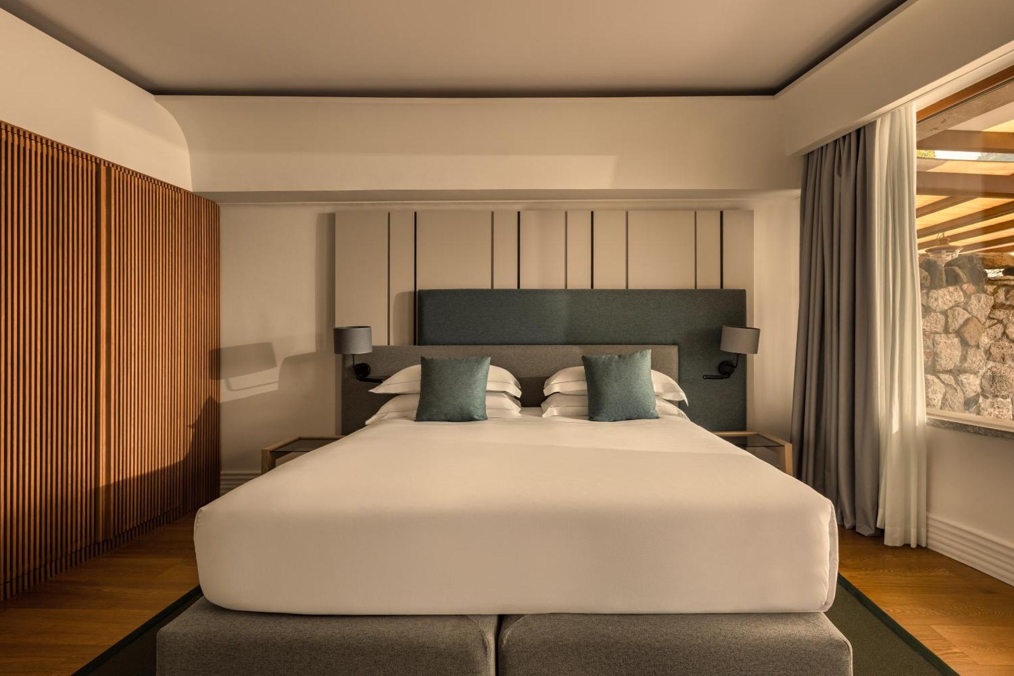 Deluxe Double or Twin Room with Sea View,1681727180:JPEG