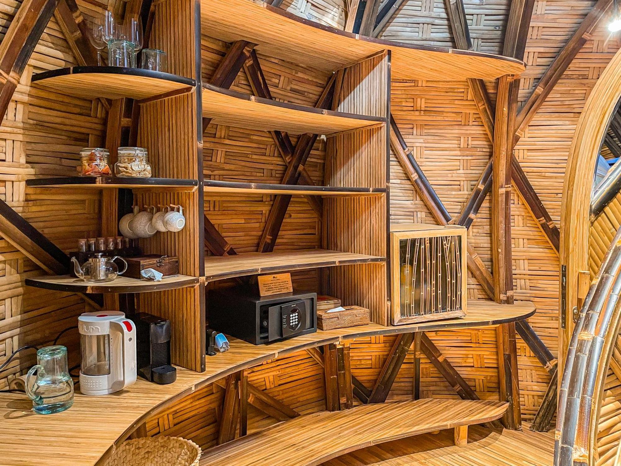 Dove House One Bedroom Bamboo Design one-time minibar