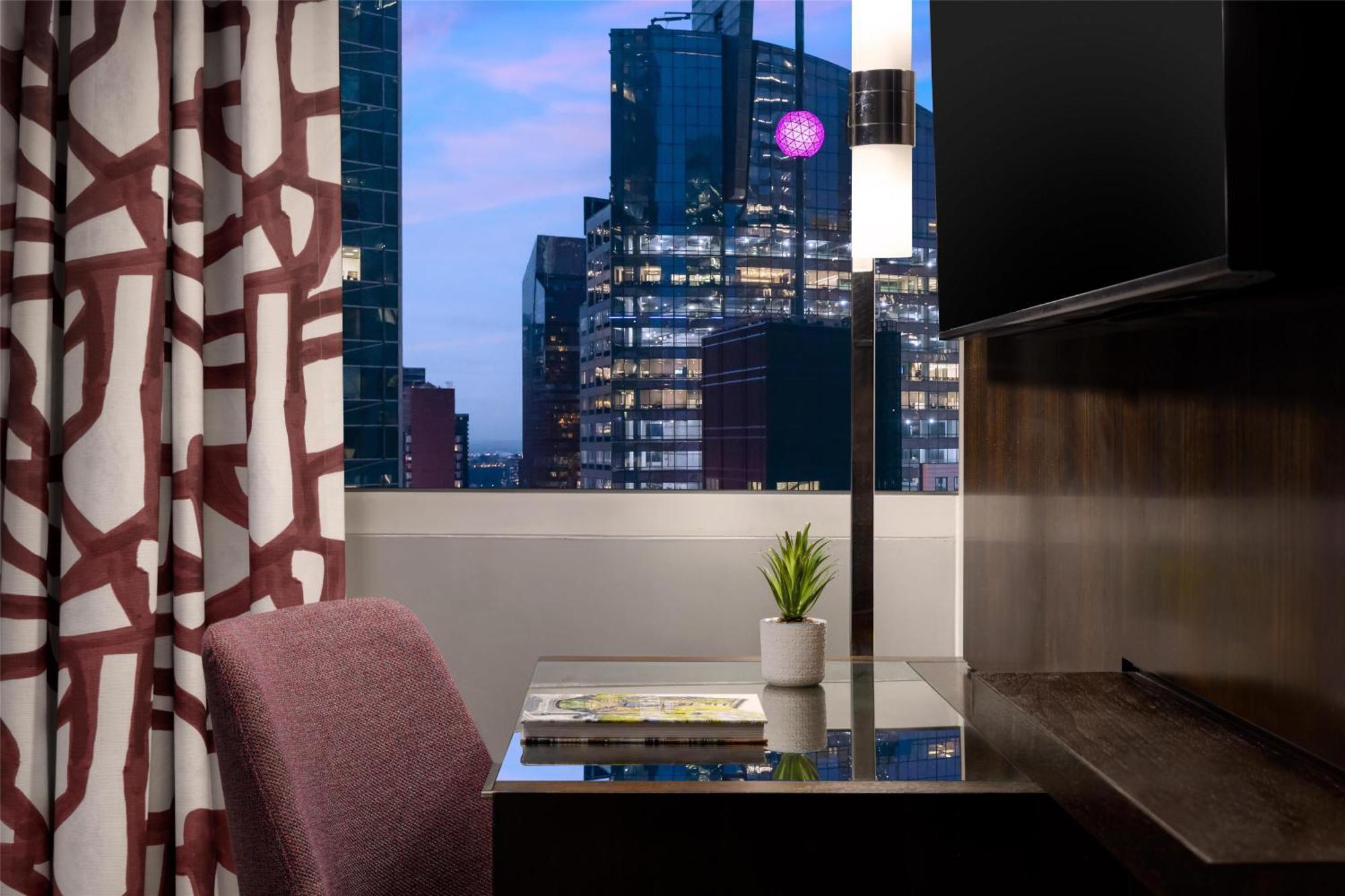 King Corner Room Times Square View
