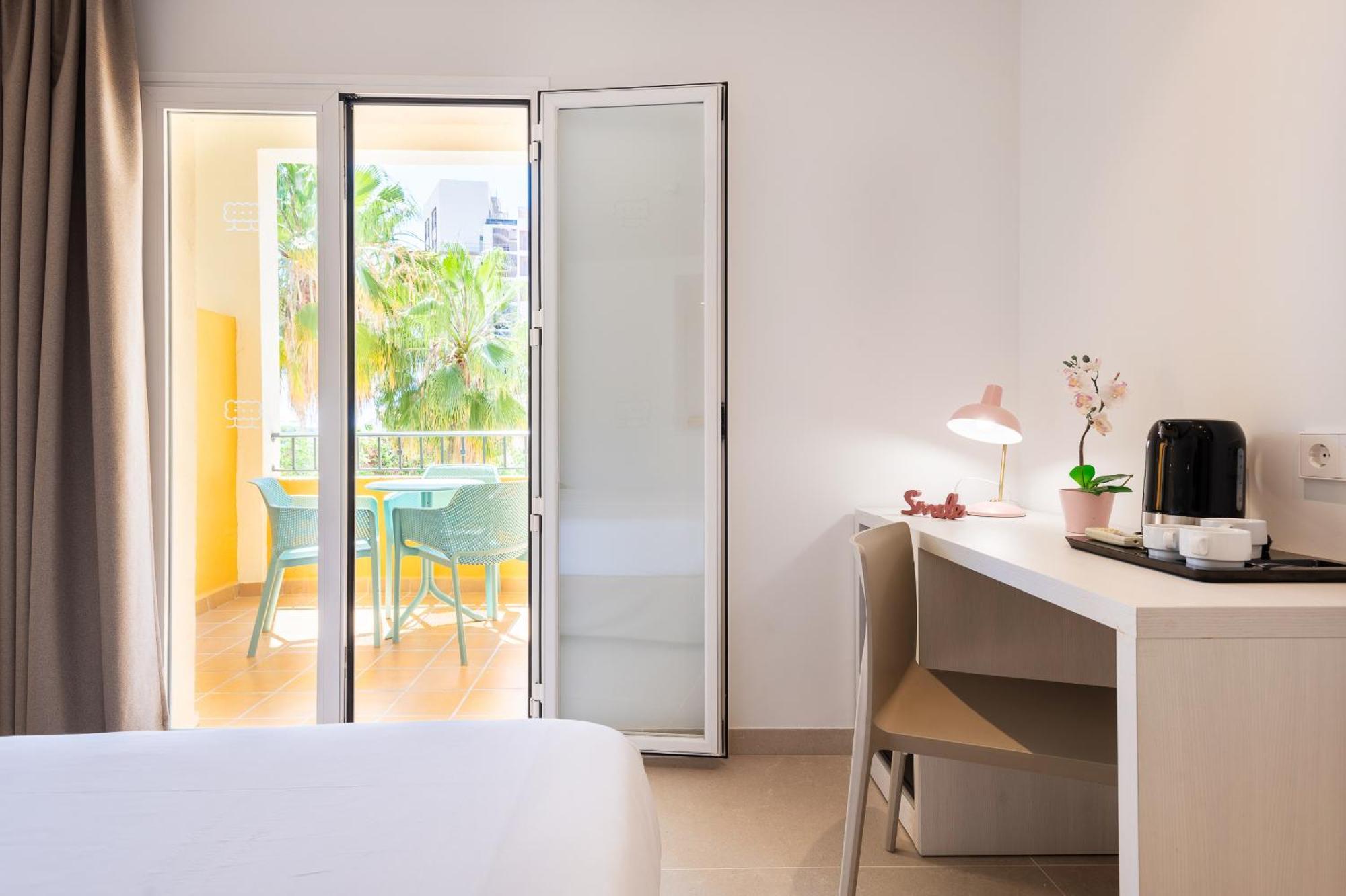 Double room with extra bed & Sea View