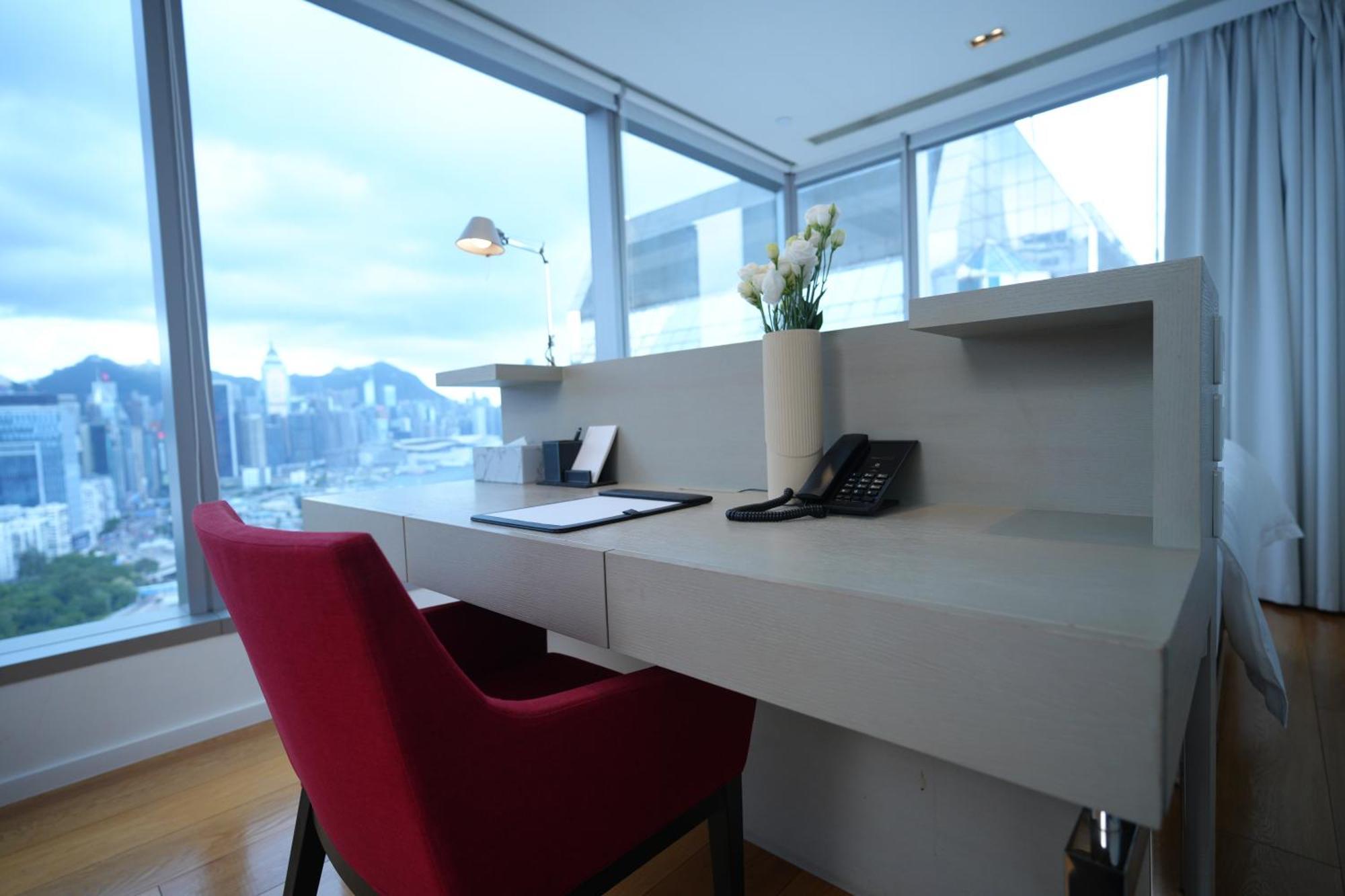 Deluxe Queen Suite Harbour View