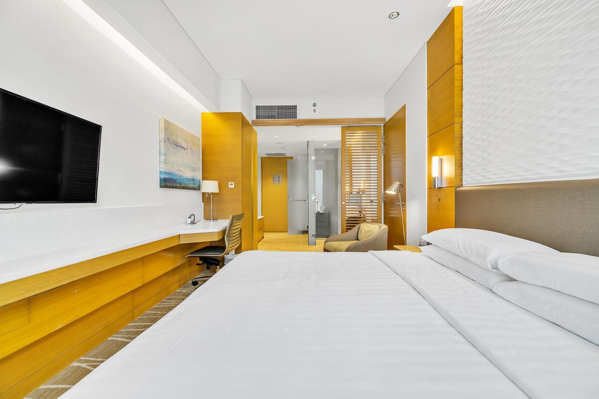 Superior King Room with City View,1687487600:JPEG