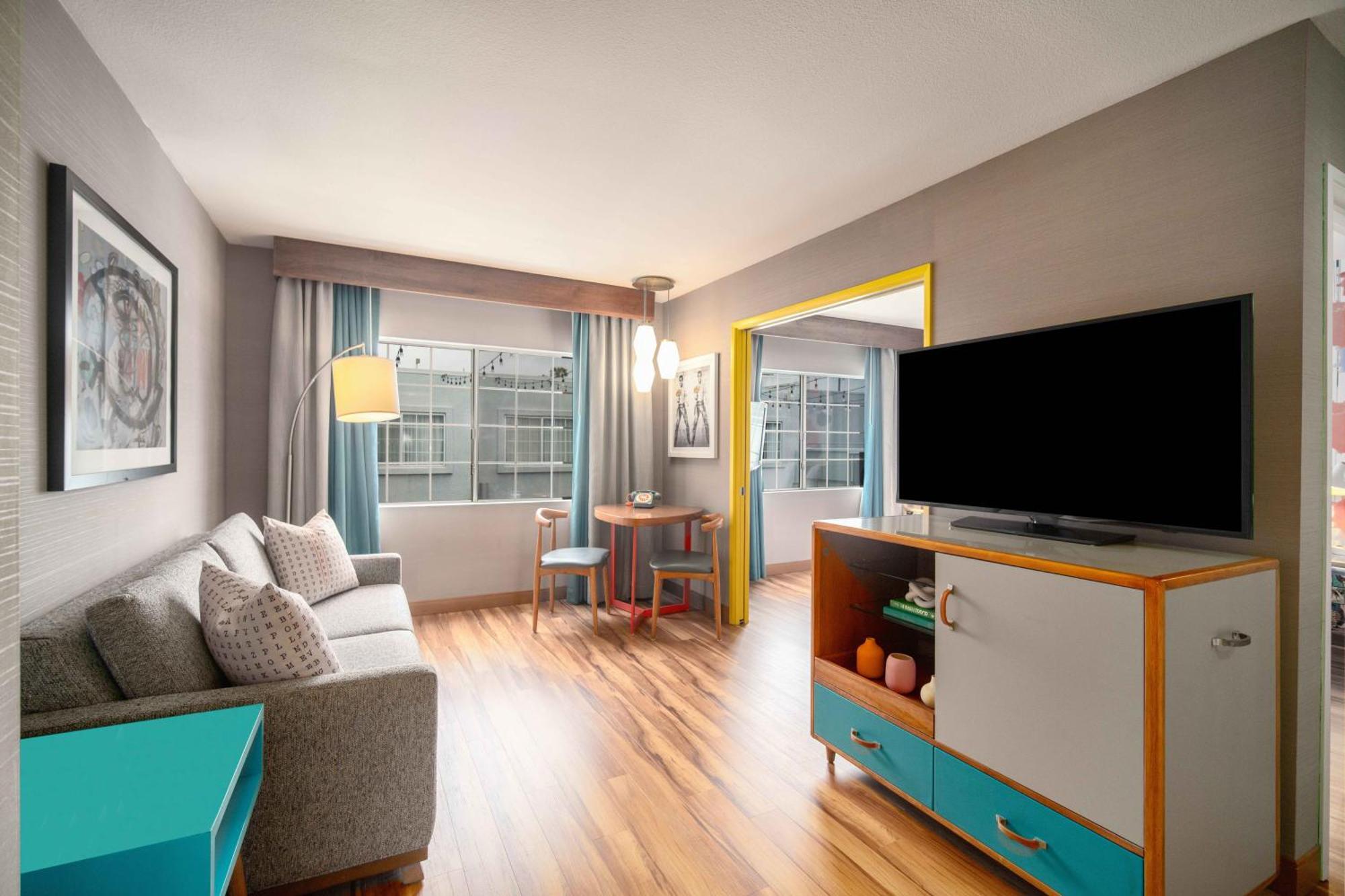 King Suite Courtyard View