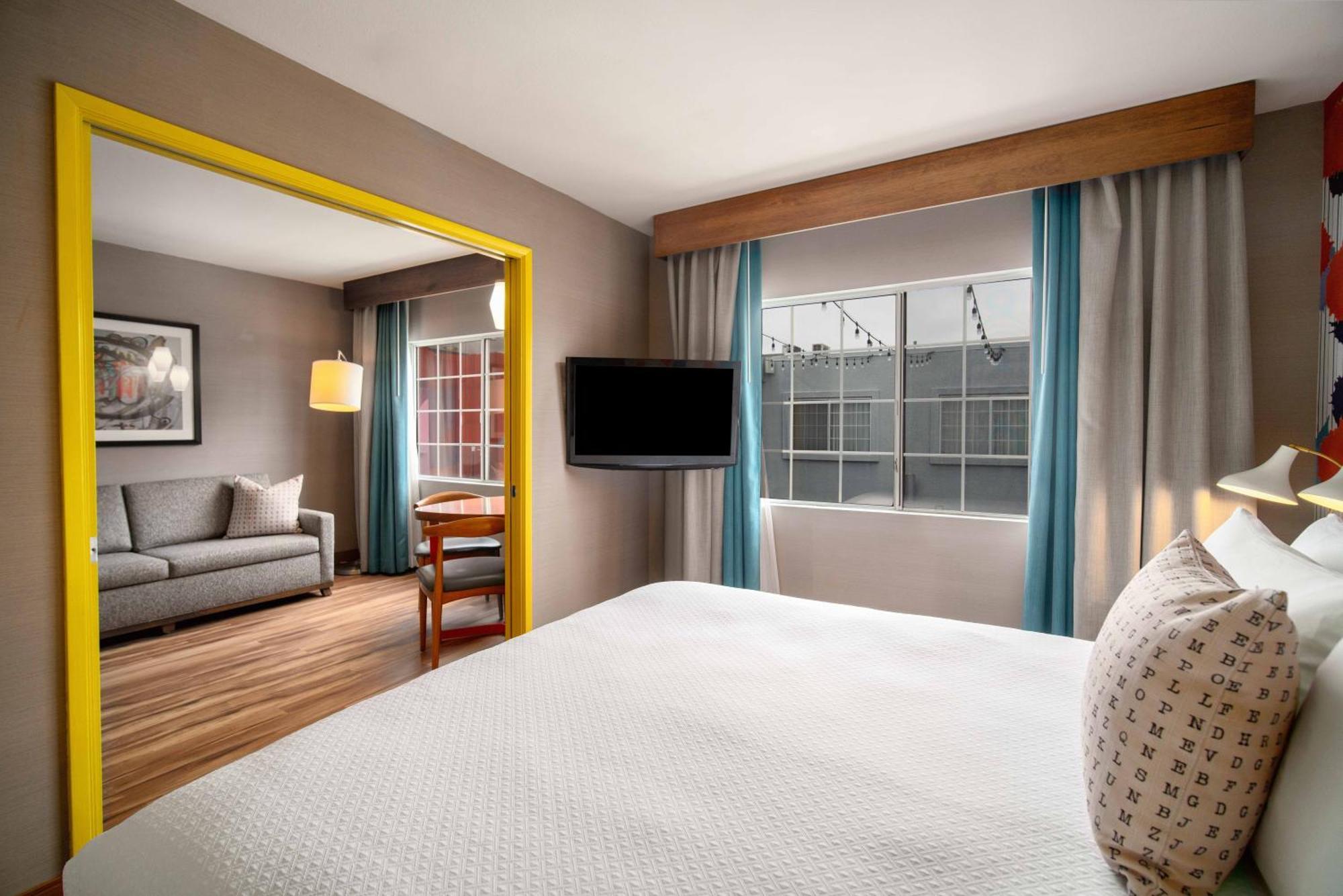 King Suite Courtyard View