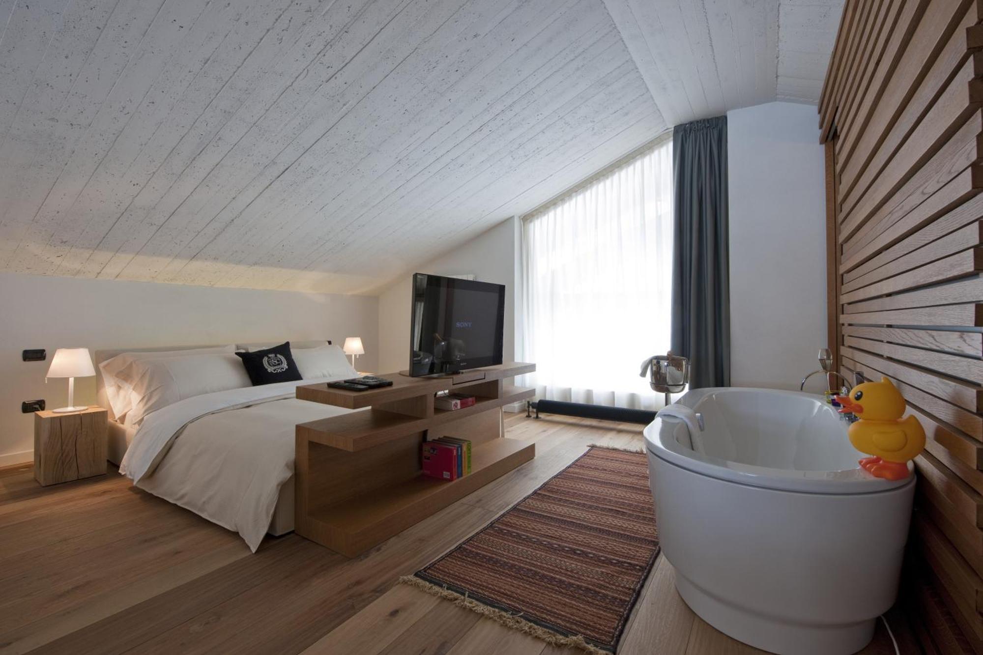 One-bedroom Loft Apartment,1689857028:JPEG