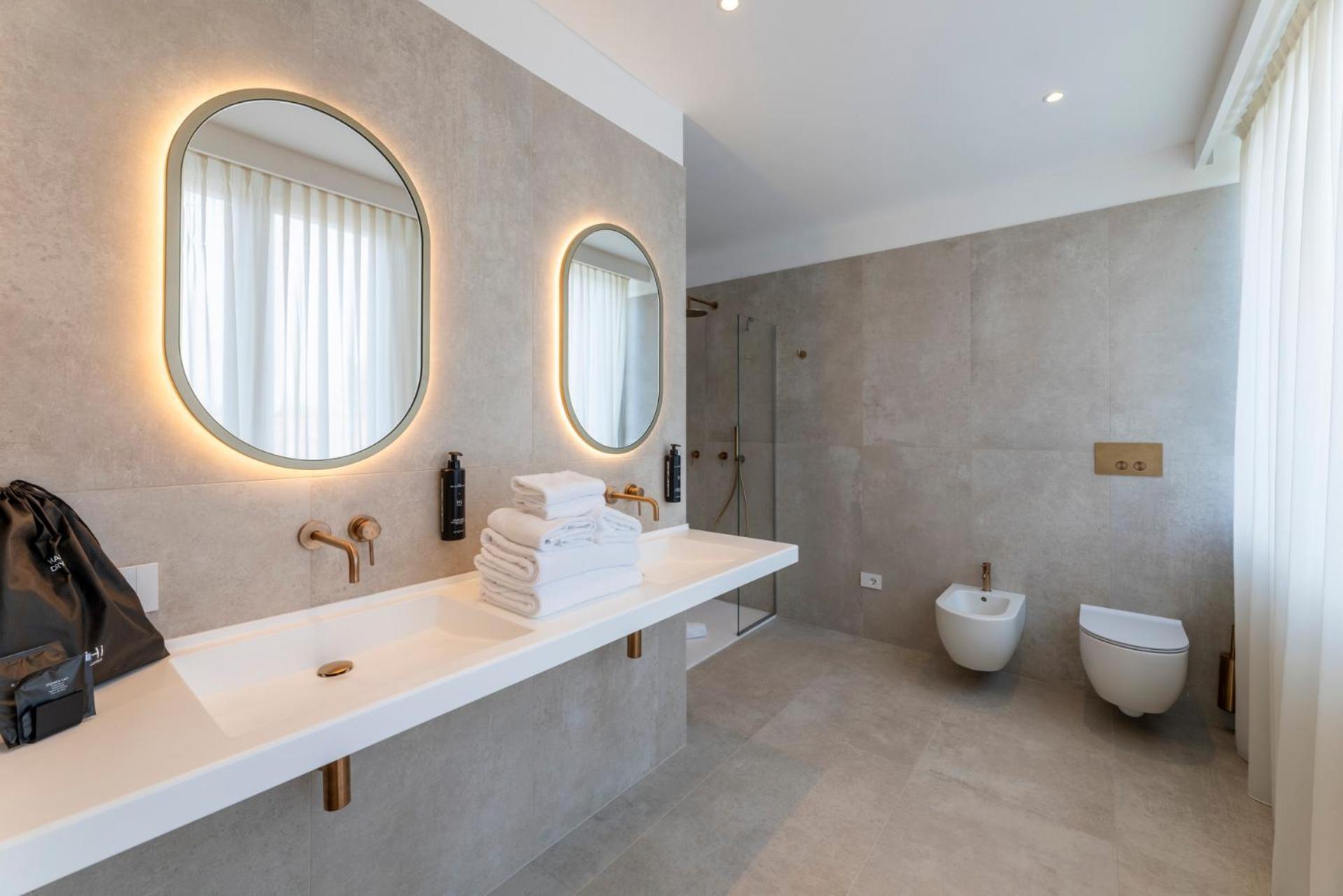 Suite med queen-size-seng og boblebad
