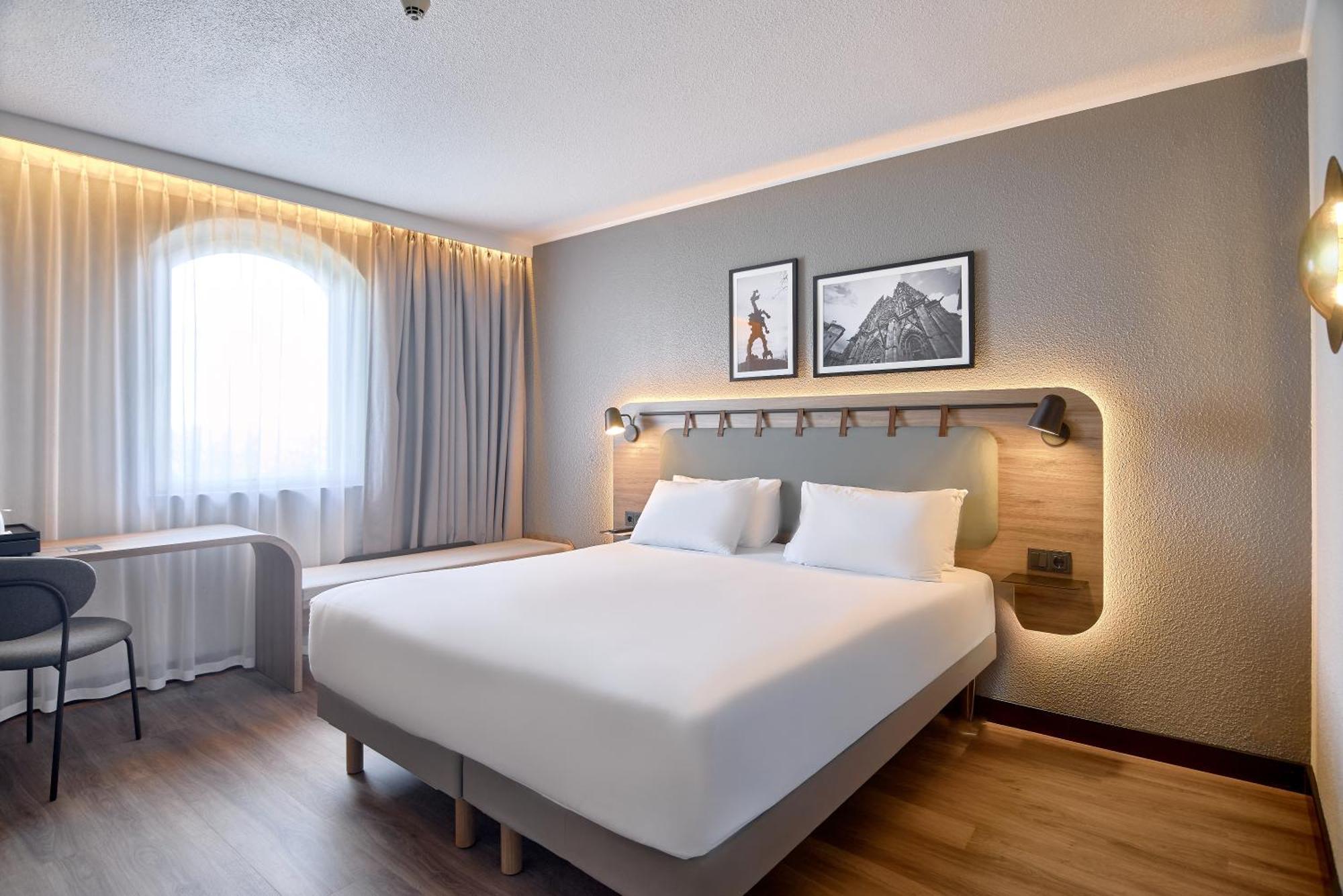 Superior Room 1 King Bed