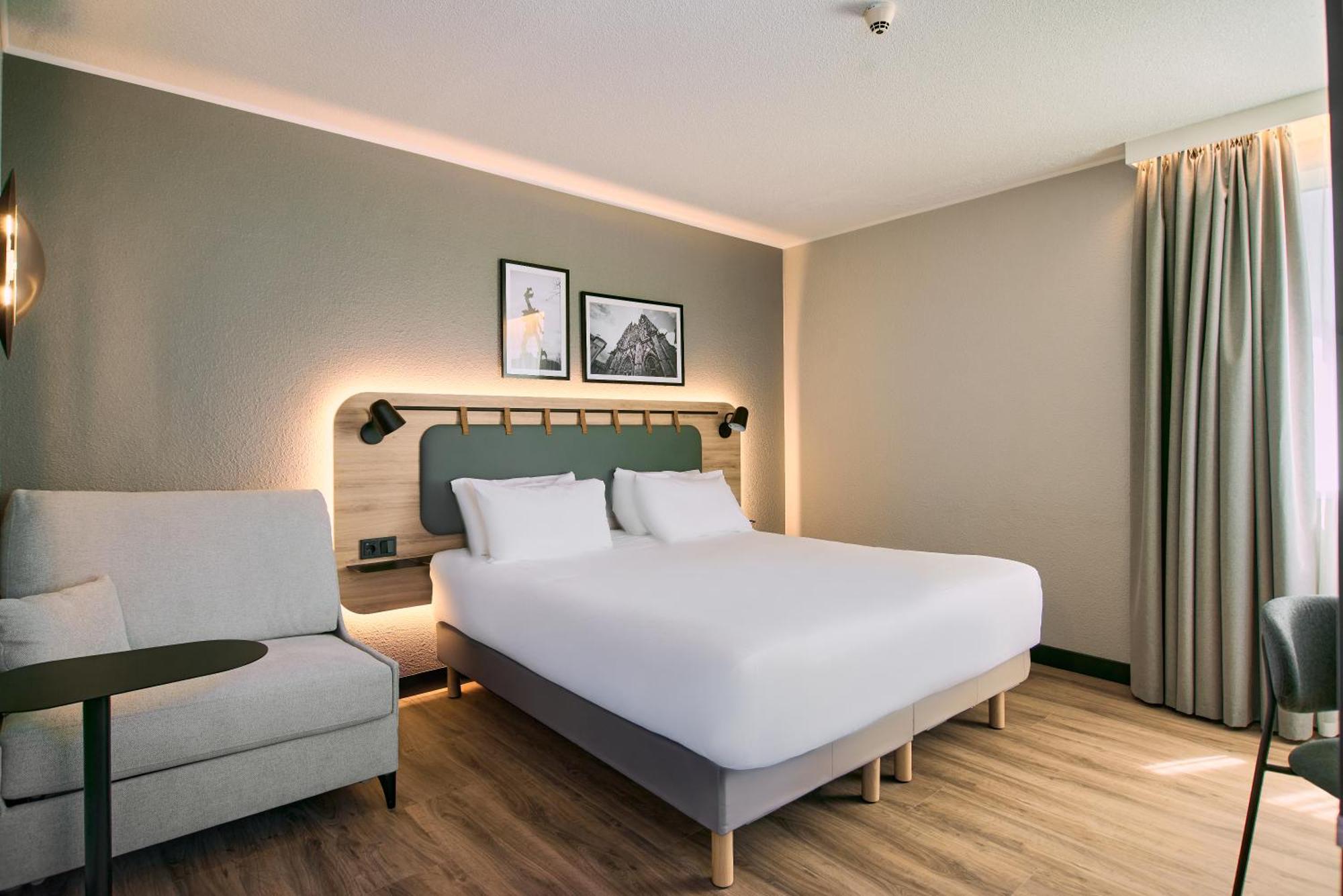 Superior Room 1 King Bed