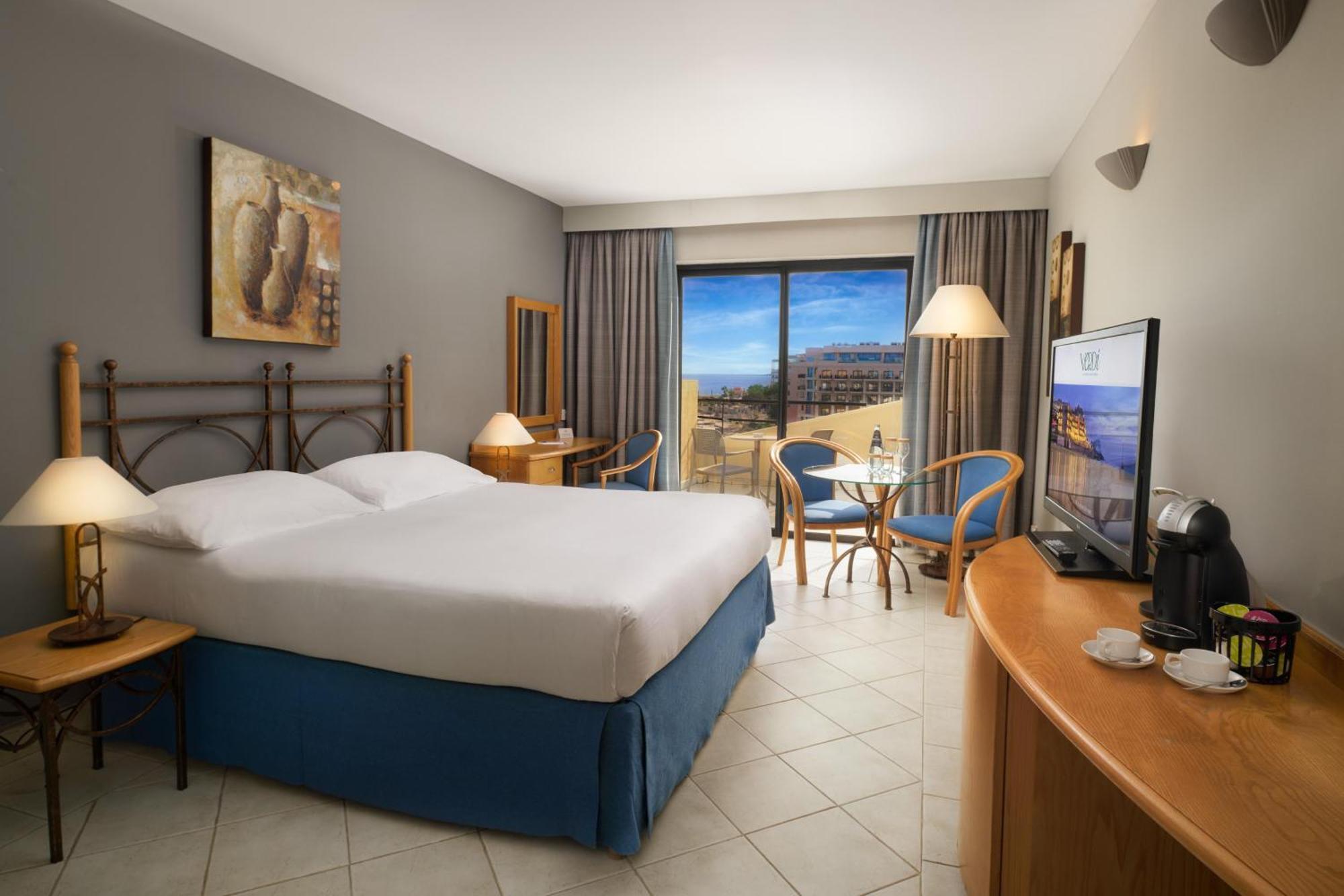 Deluxe Seaview Queen