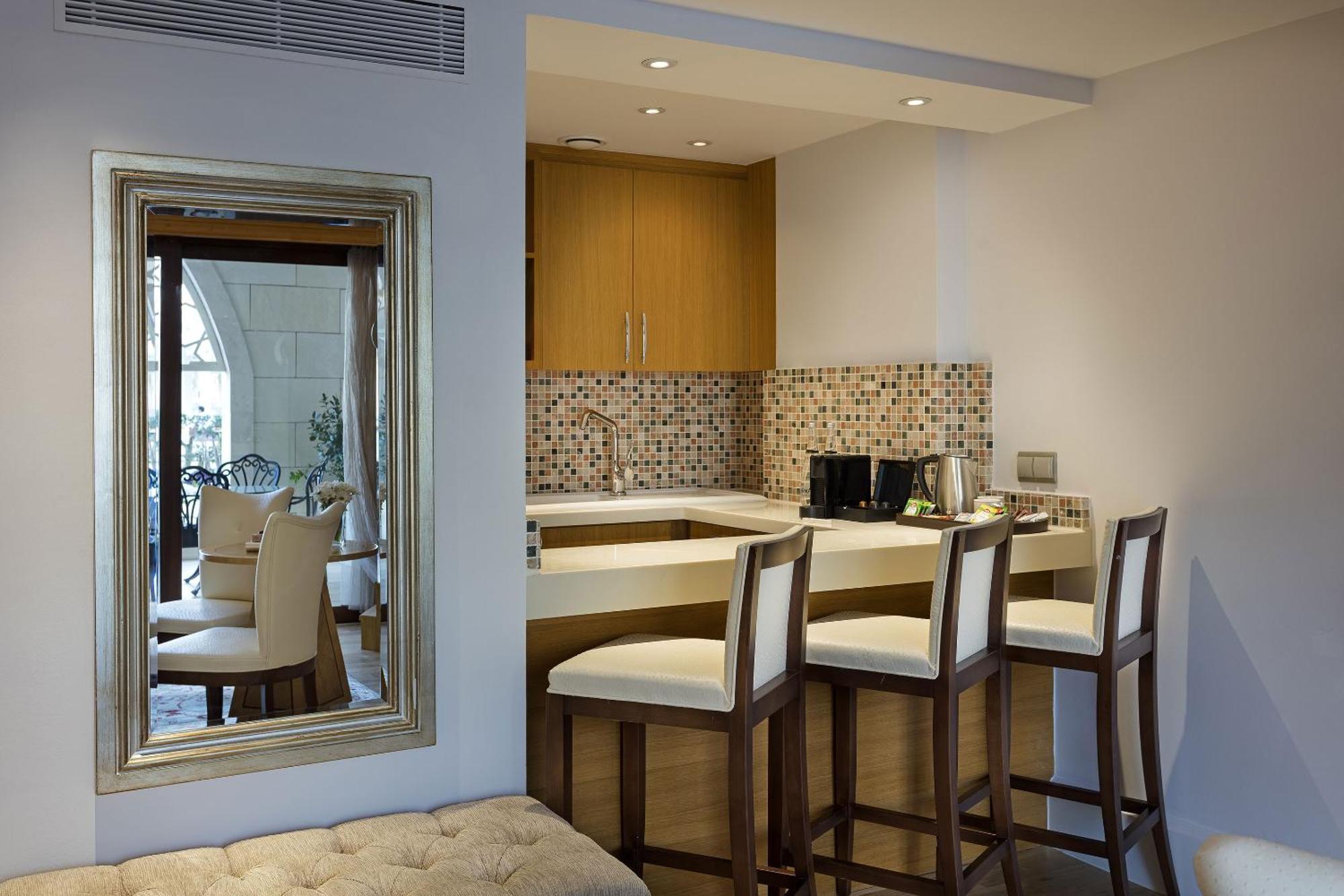 Premium Pool Duplex Suite Swim-up
