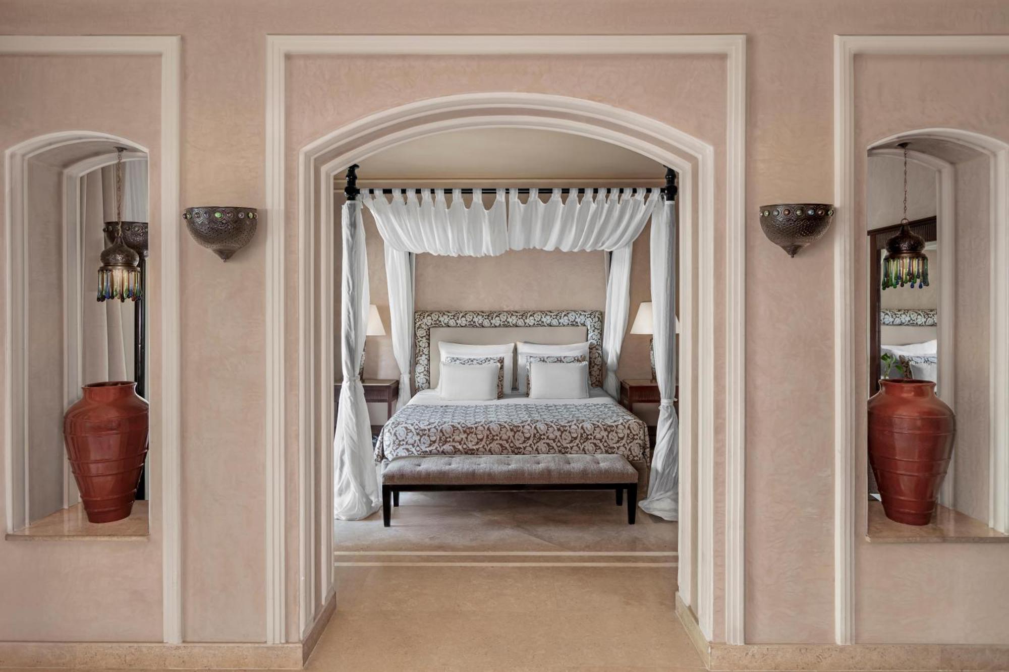 Royal Suite Queen with Private Pool - (Adults Only)