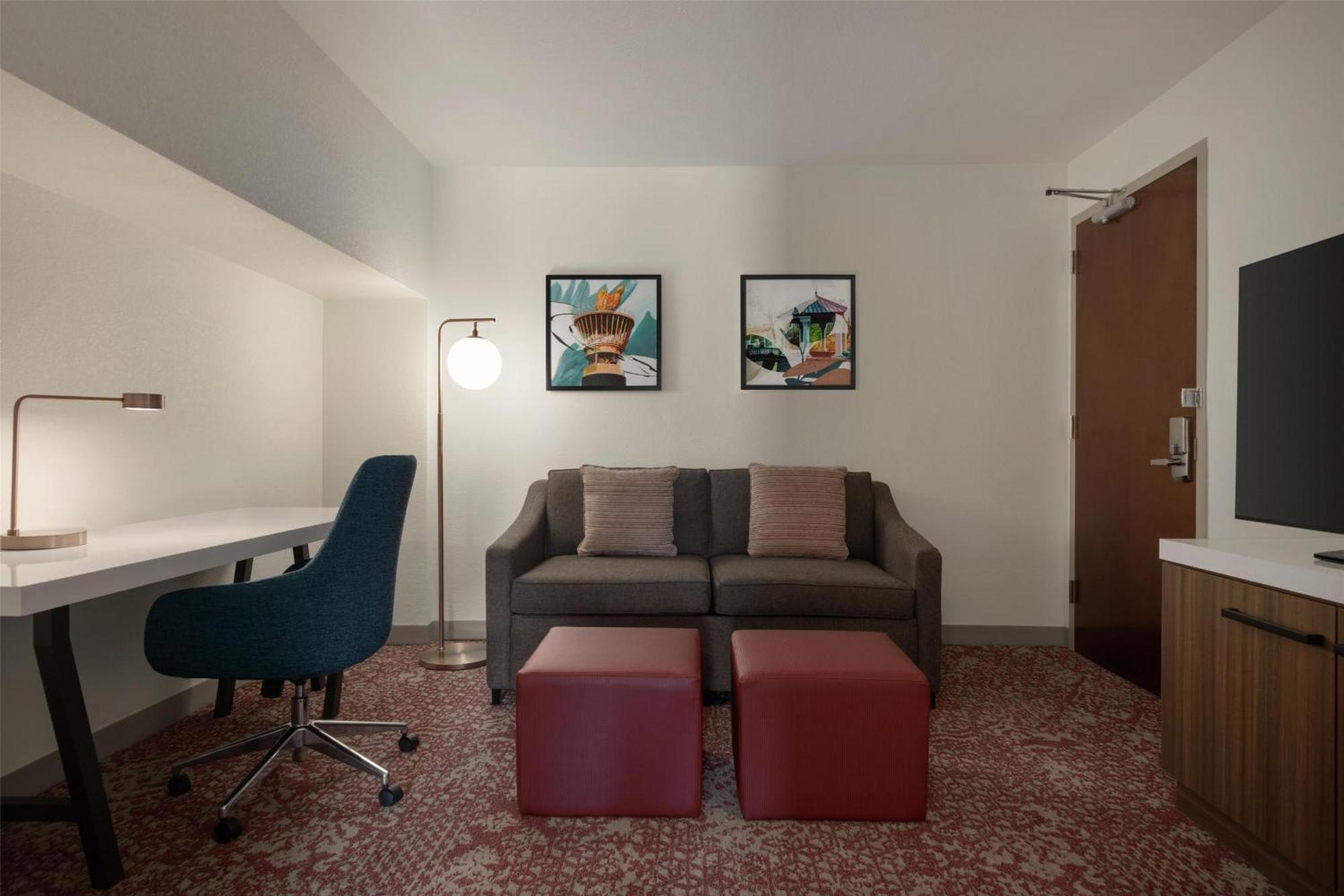 Junior King Suite Seating Area,1694535348:JPEG