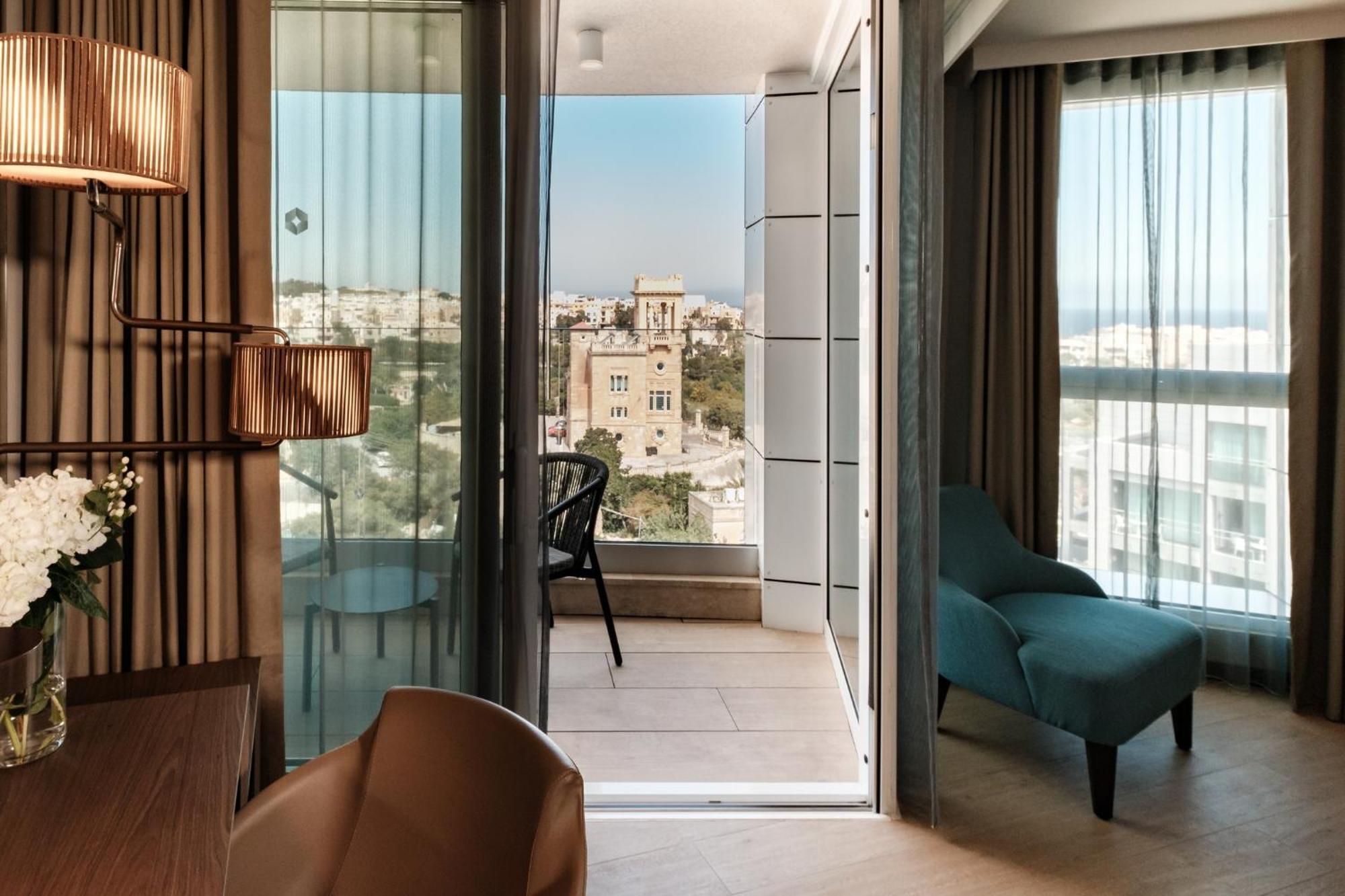 Two-Bedroom Family Junior Suite Balcony Pjazza View