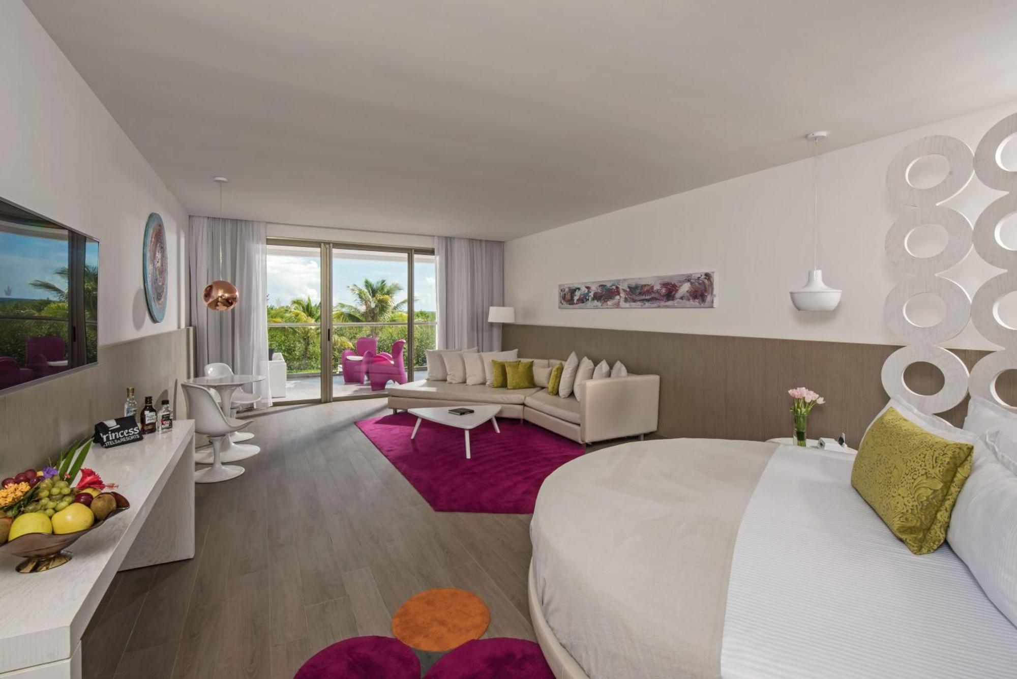 Honeymoon Suite (Adults over 18 years old only)