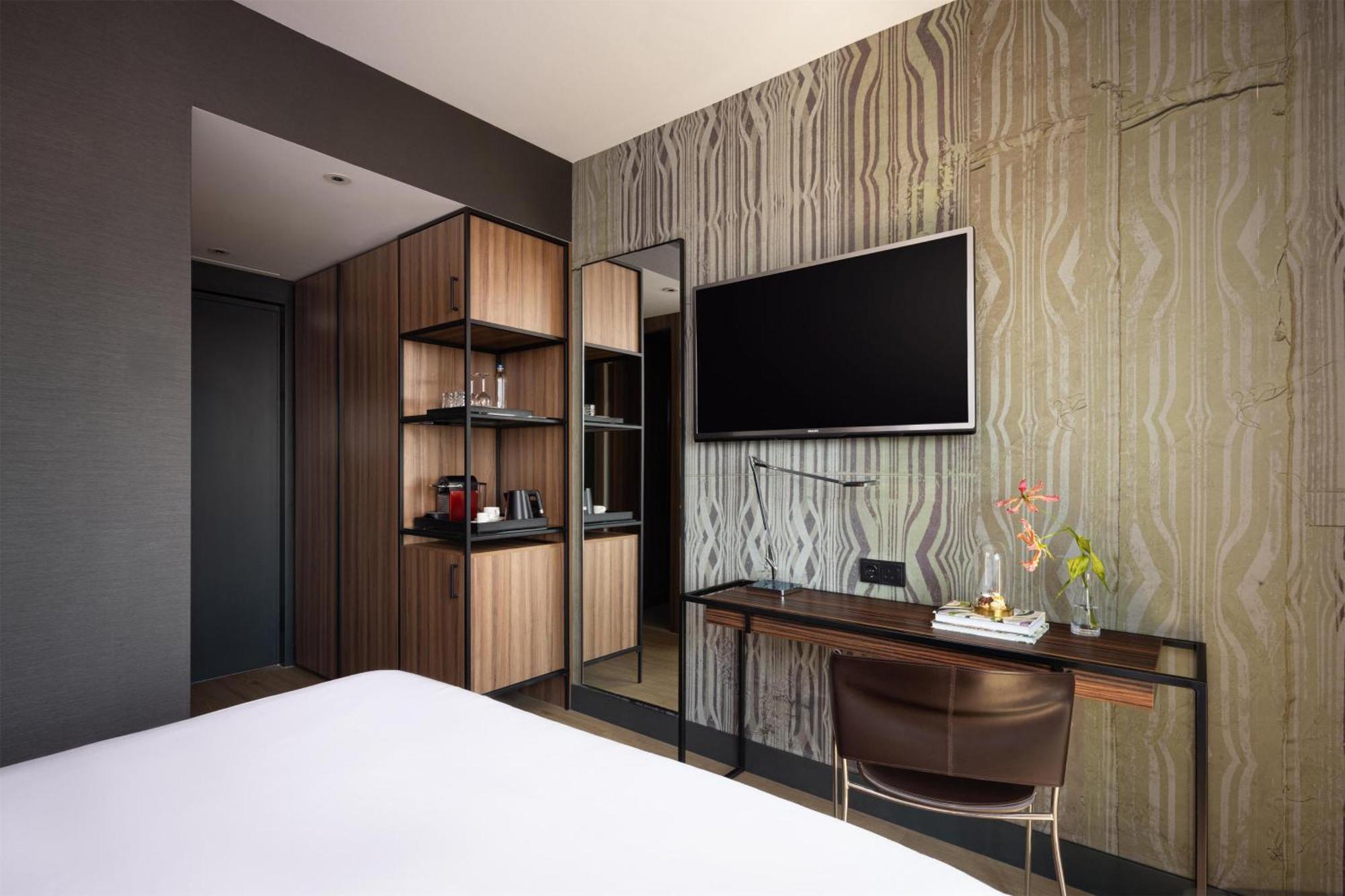 Superior View Room