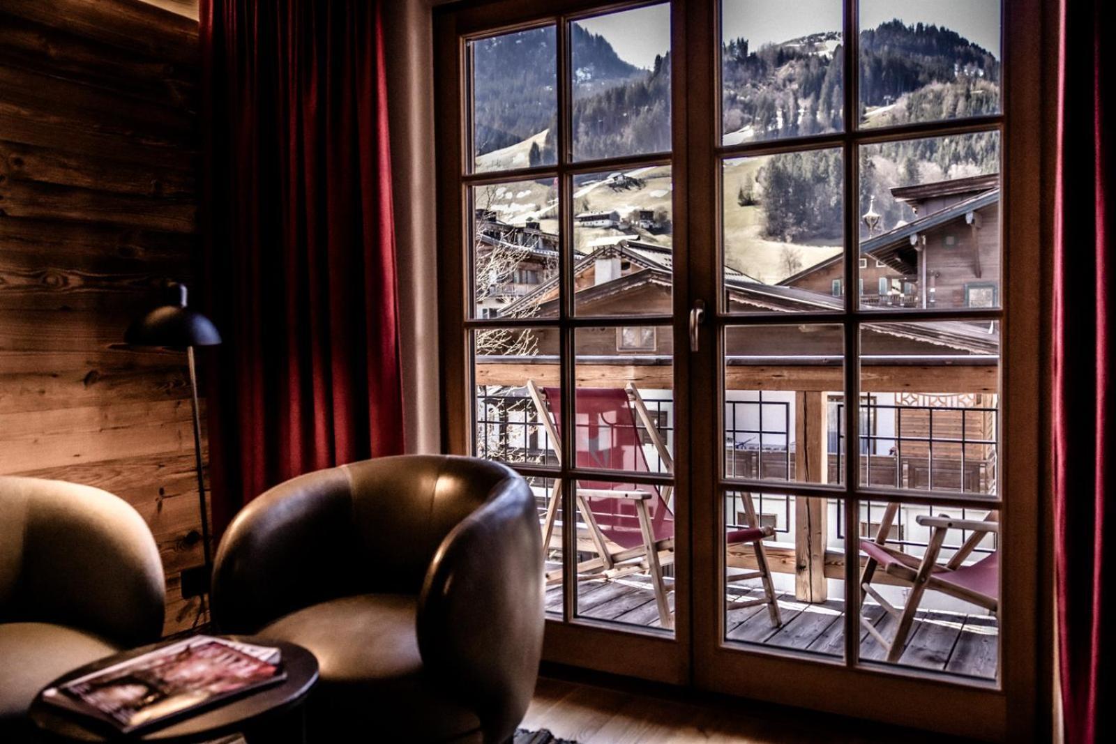 Tvåbäddsrum Comfort med utsikt över bergen
