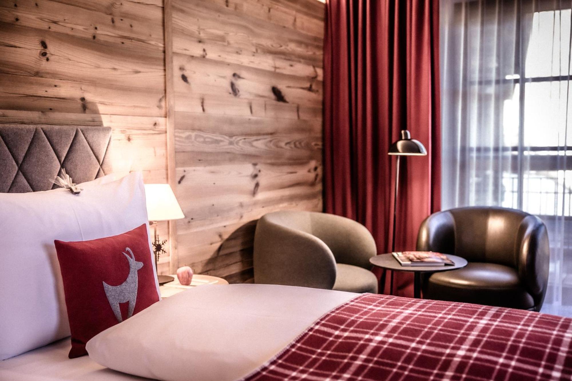 Tvåbäddsrum Comfort med utsikt över bergen