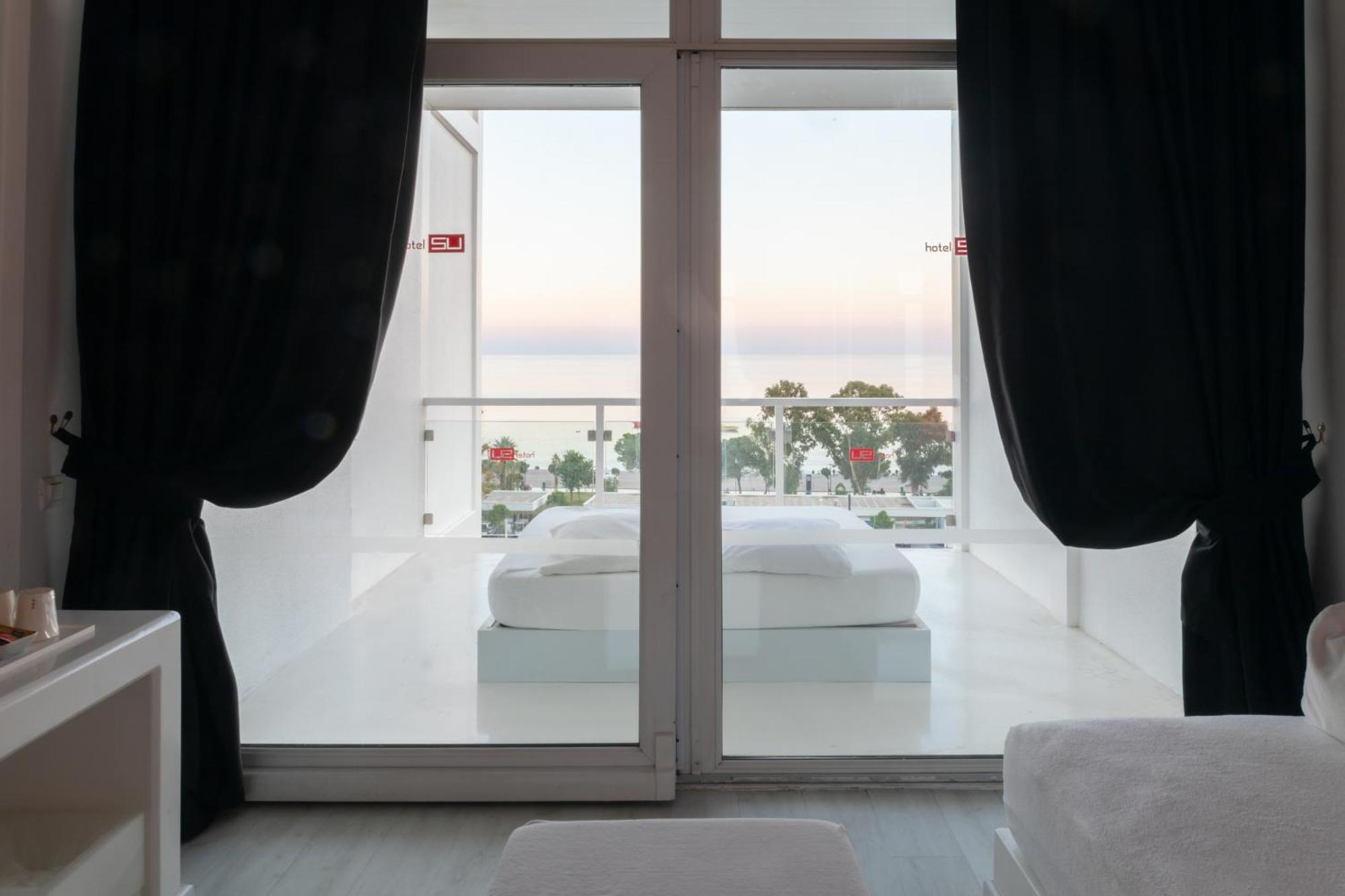 Deluxe Room with Sea View,1697804516:JPEG