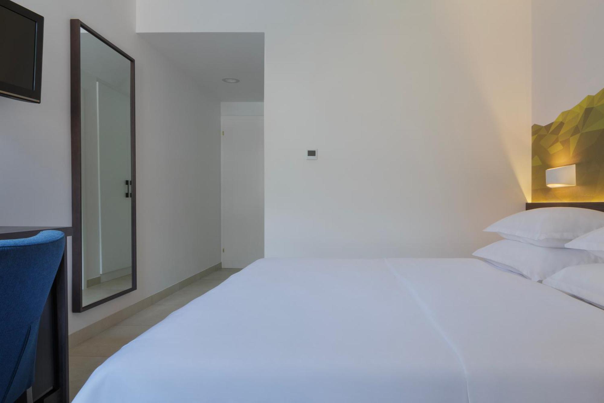 Classic Double Room,1697840073:JPEG
