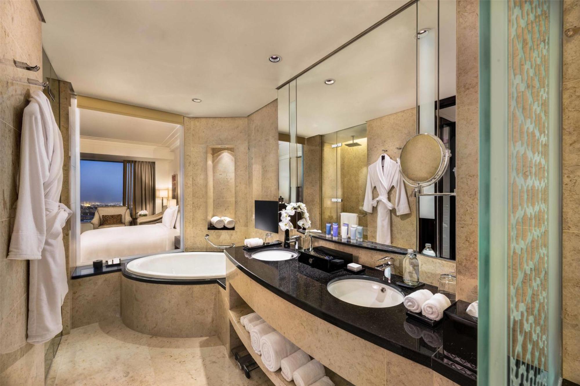 Deluxe Suite Two Double Beds Lounge Access