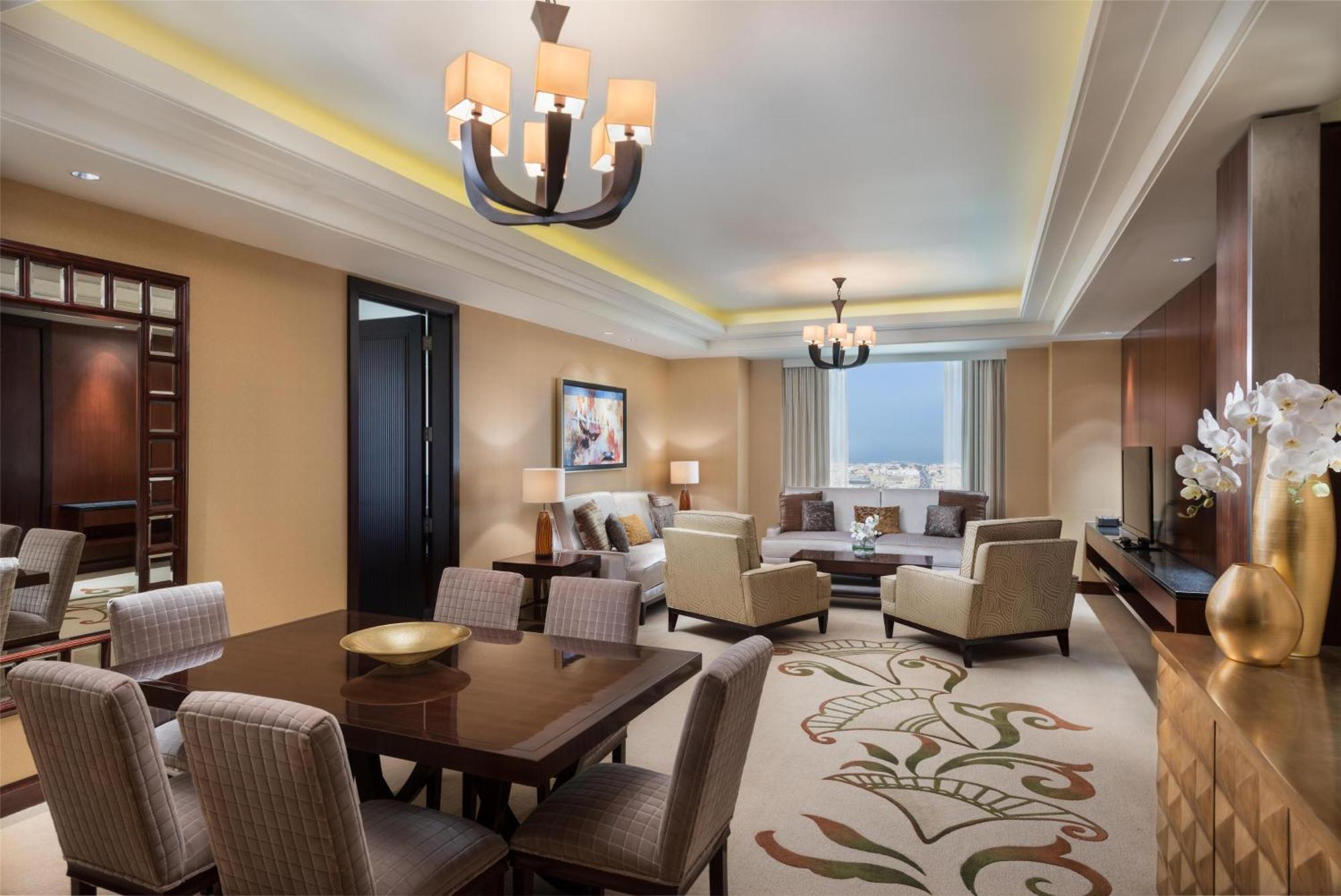 Executive King Suite Lounge Access