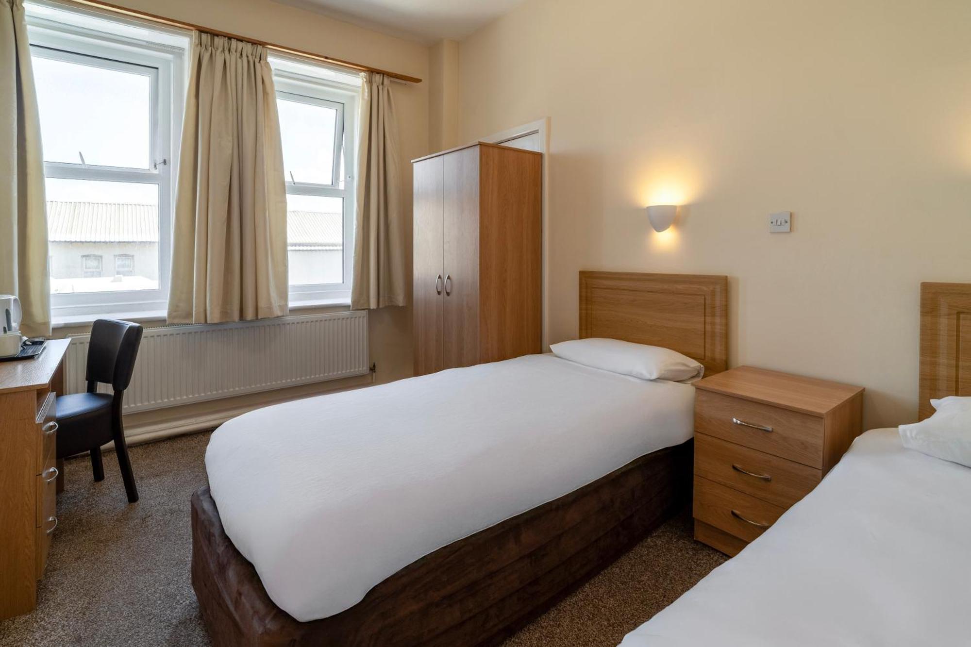 Twin Room,1698847231:JPEG