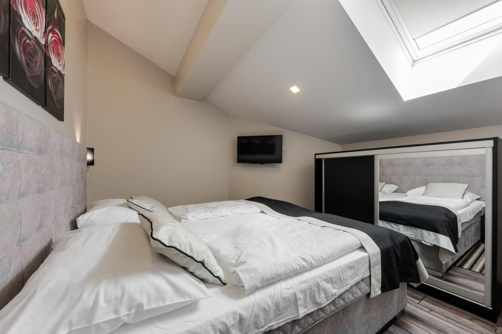 One-Bedroom Apartment Balcony Sea View