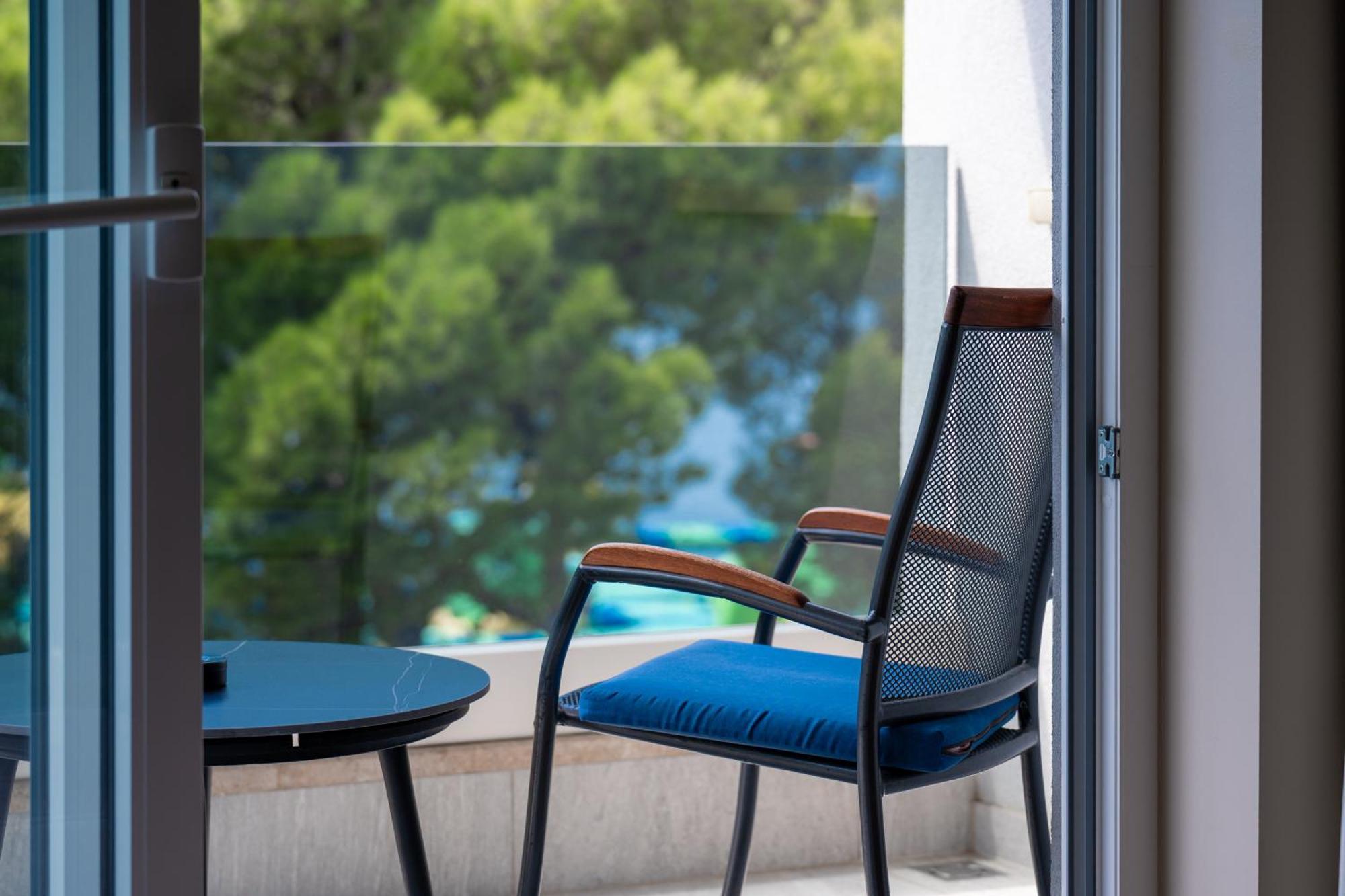 One-Bedroom Apartment Balcony Sea View