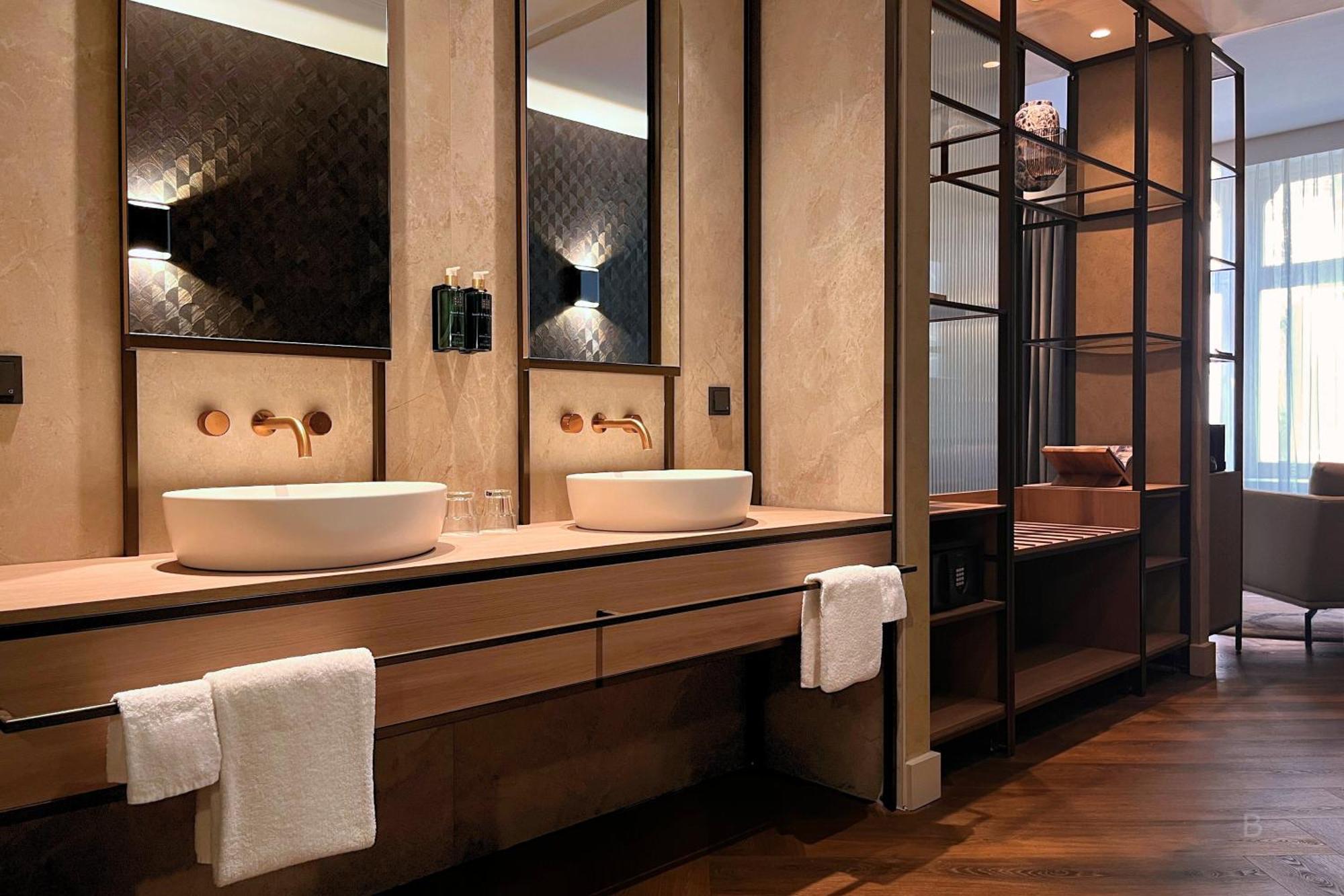 The Emperor Crown Suite