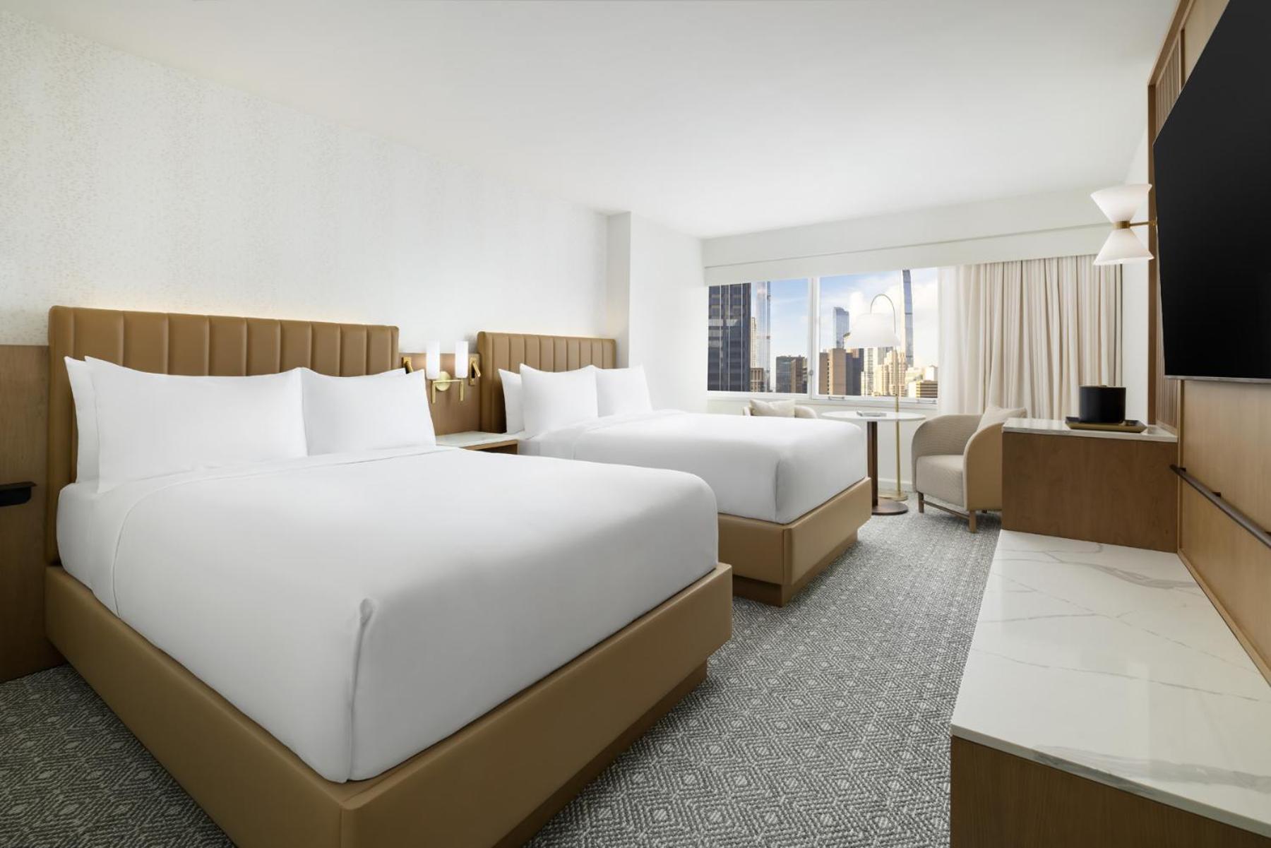Corner Room with Two Double Beds and Tub - Accessible