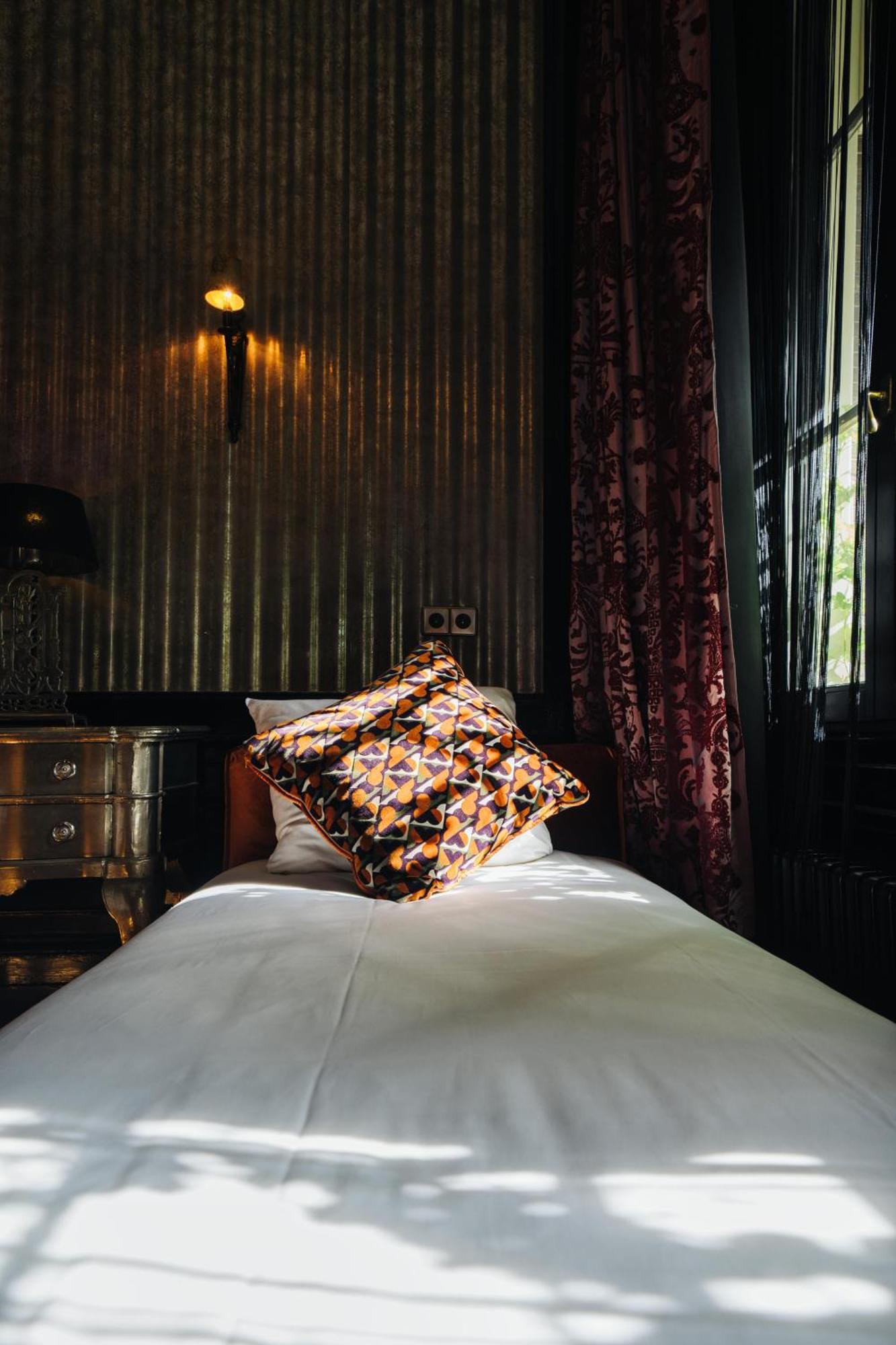 Deluxe Triple Room Canal View Spa Bath Private House