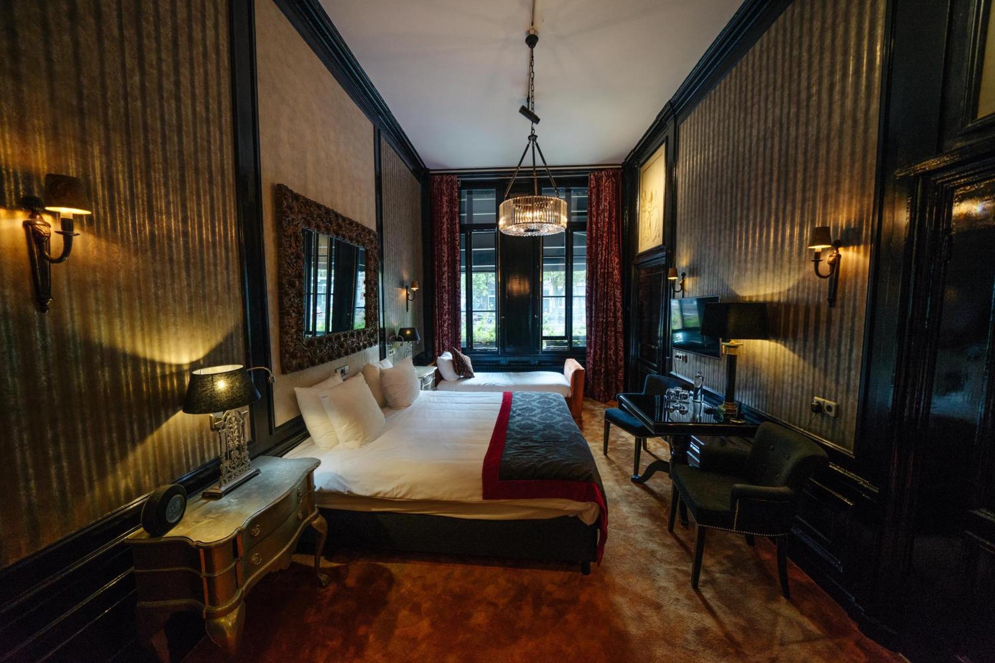 Deluxe Triple Room Canal View Spa Bath Private House