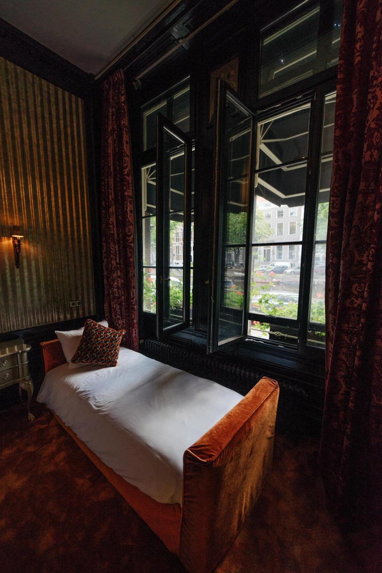 Deluxe Triple Room Canal View Spa Bath Private House