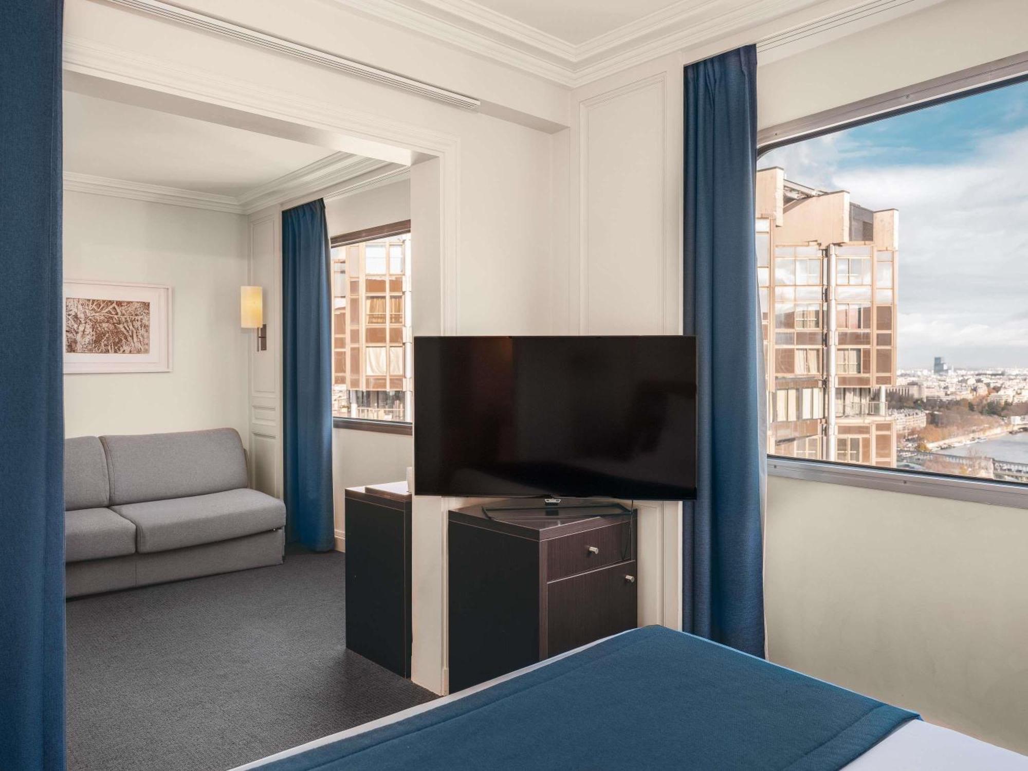 Junior Suite with One Queen Bed and Sofa,1704832555:JPEG