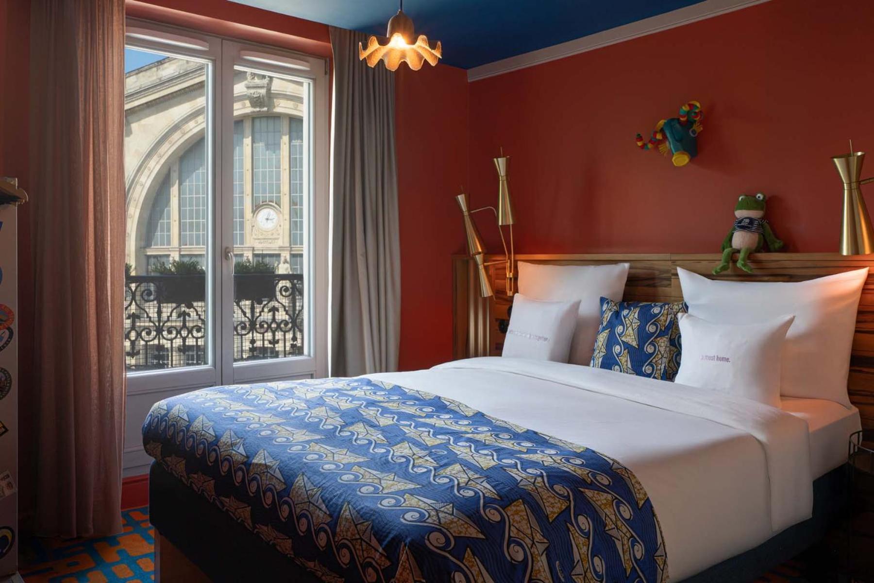 Medium Room Balcony Paris View