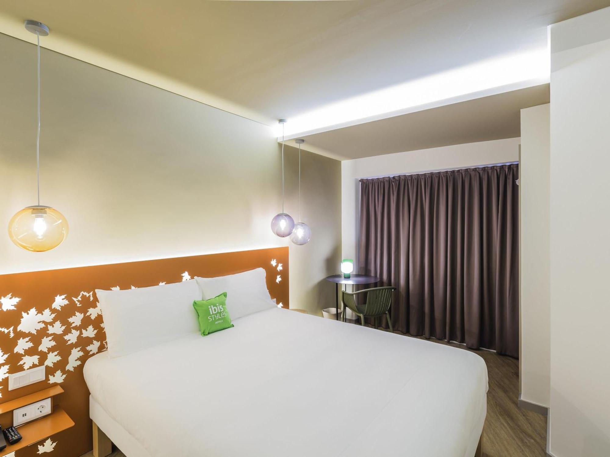 Superior Room One Queen Bed One Single Bed