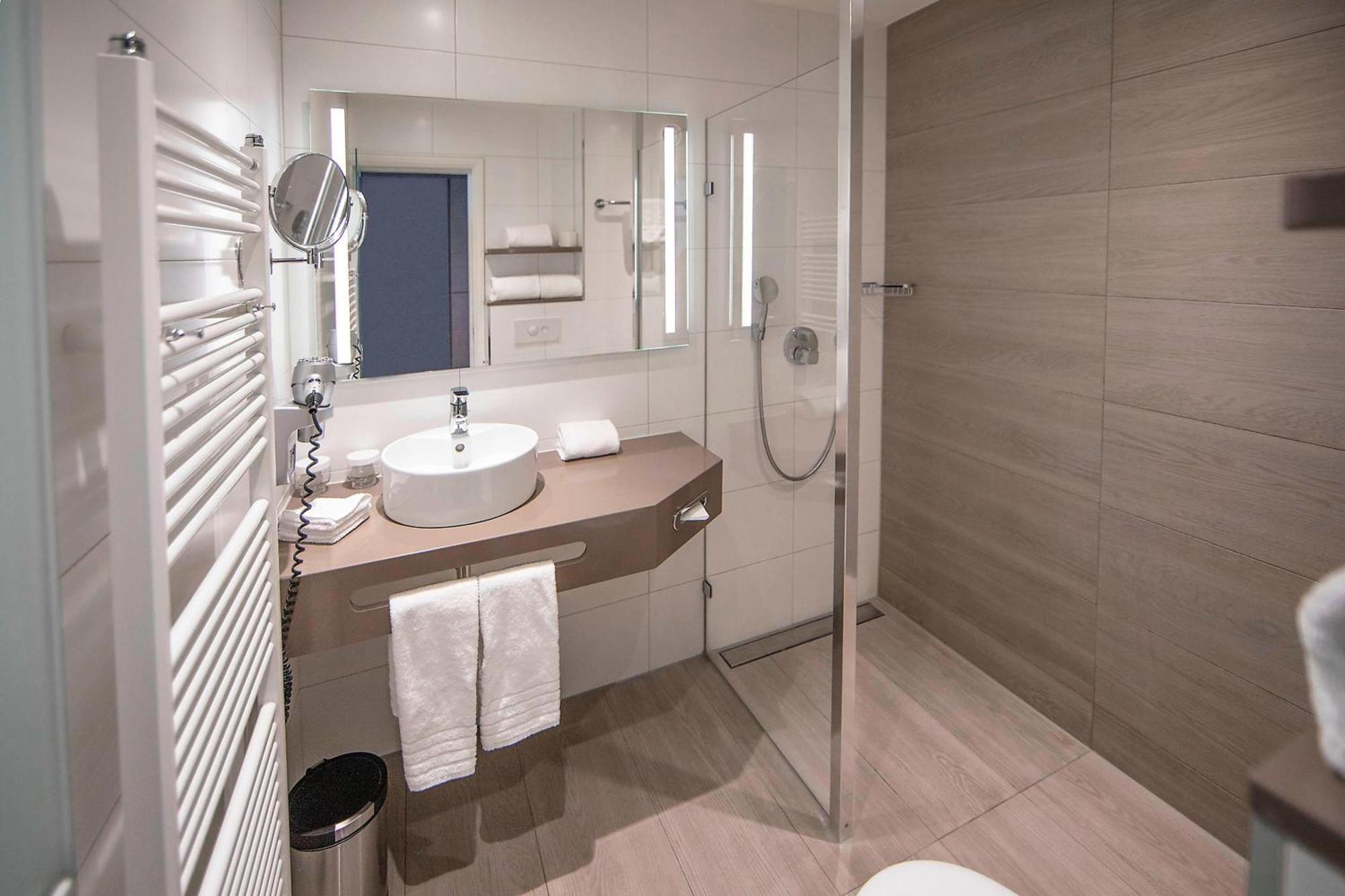 Deluxe Twin Room Canal View