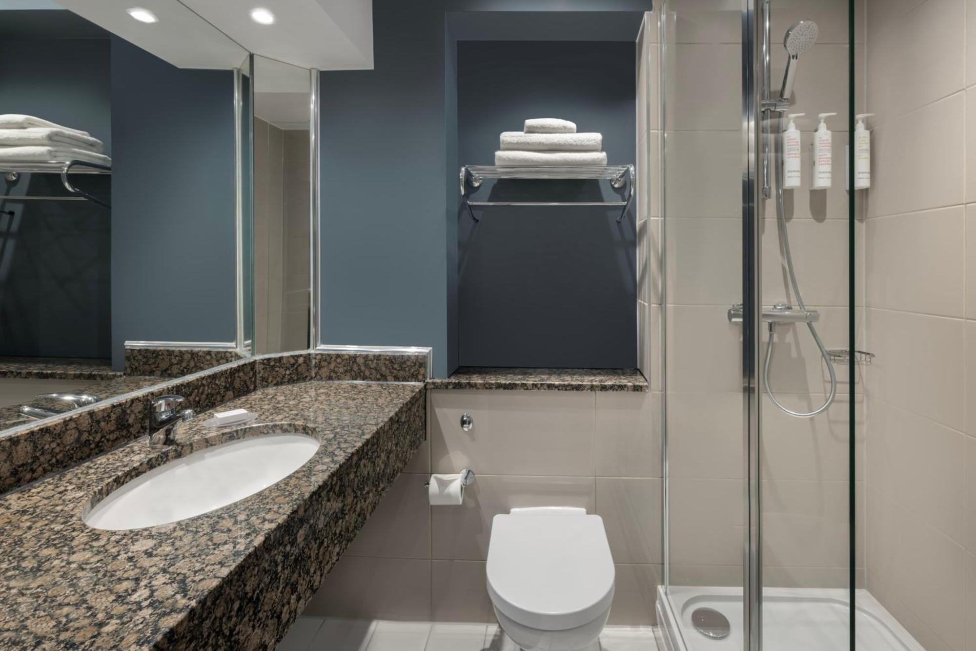 Corner Junior Suite Executive Lounge Access