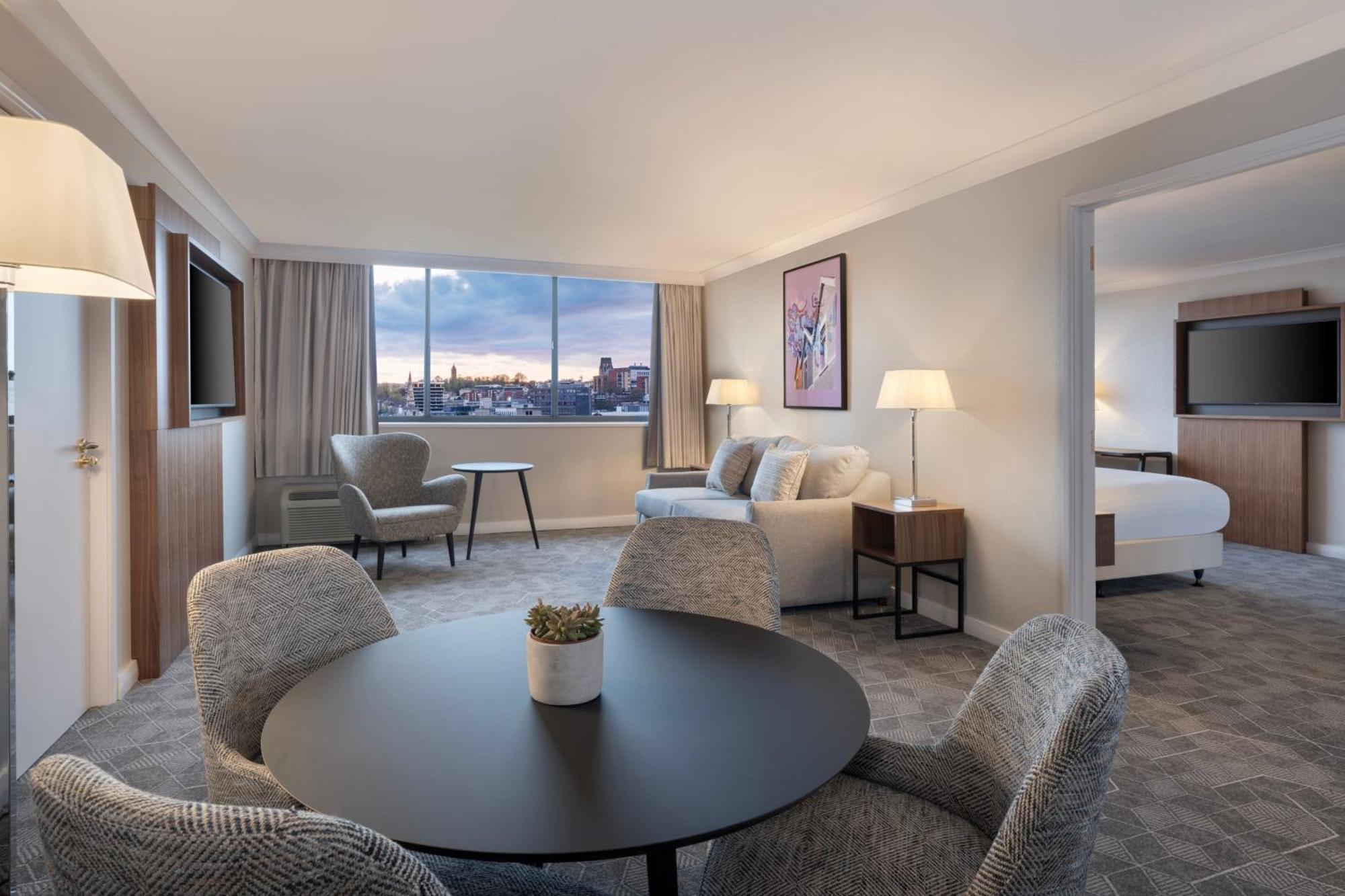 One-Bedroom King Suite