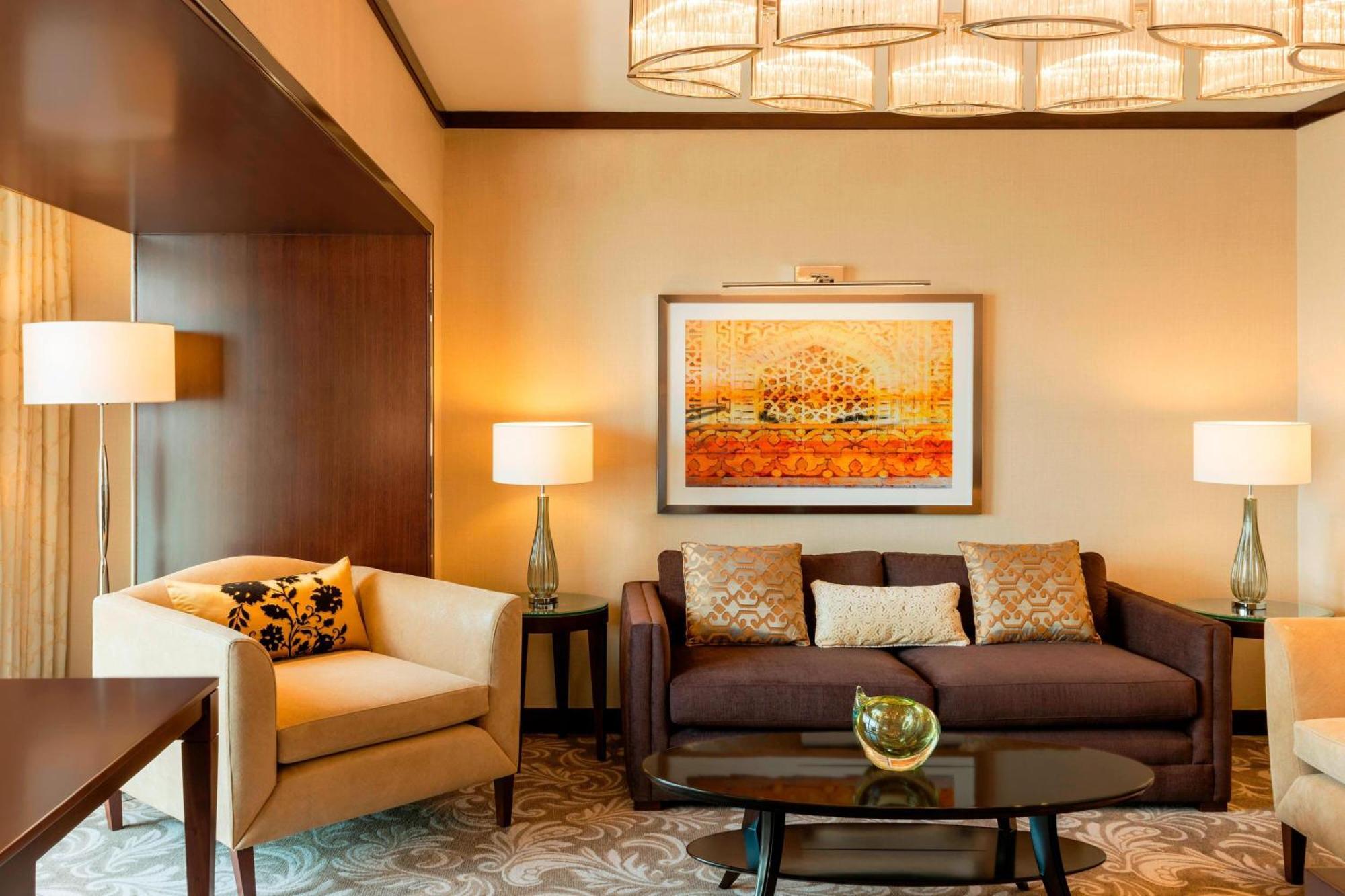 Junior Suite Club lounge access Suite 1 King Creek view