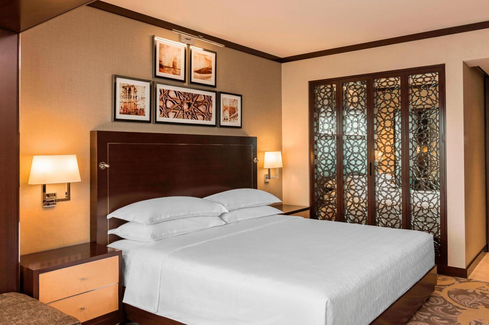Club Room Club lounge access Guest room 1 King Afternoon Tea & Happy Hours