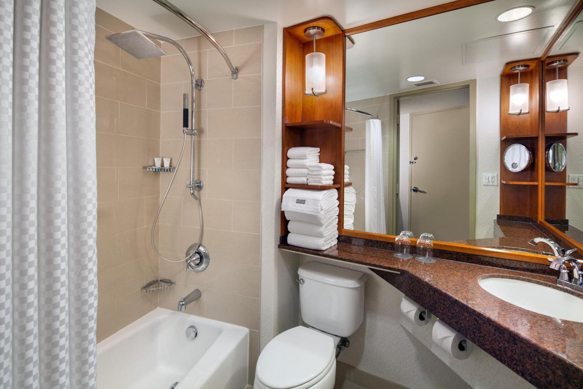 Redondo Suite 1 Bedroom Suite 1 King Sofa bed City view