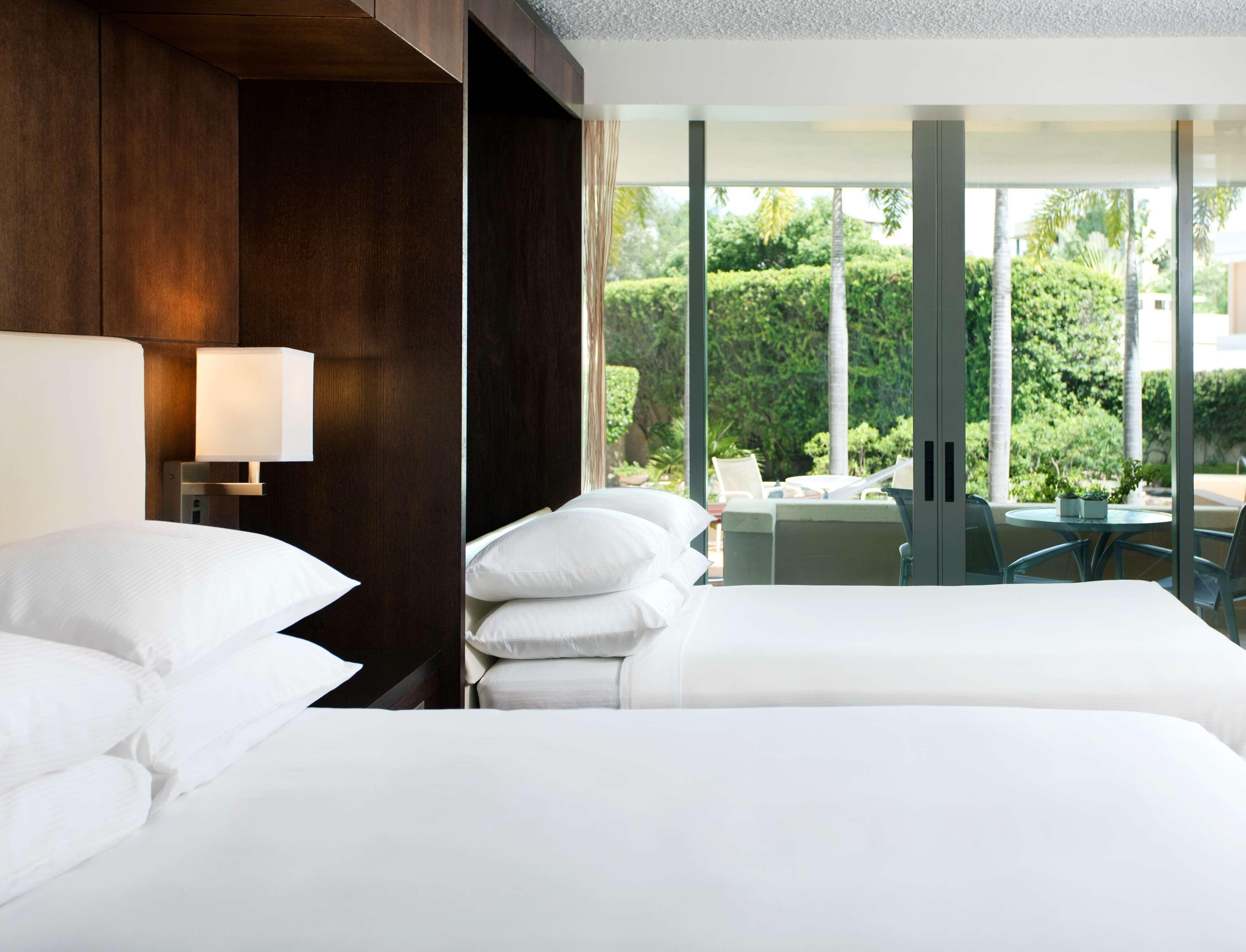 Queen Room Extra Double Bed Balcony Garden View
