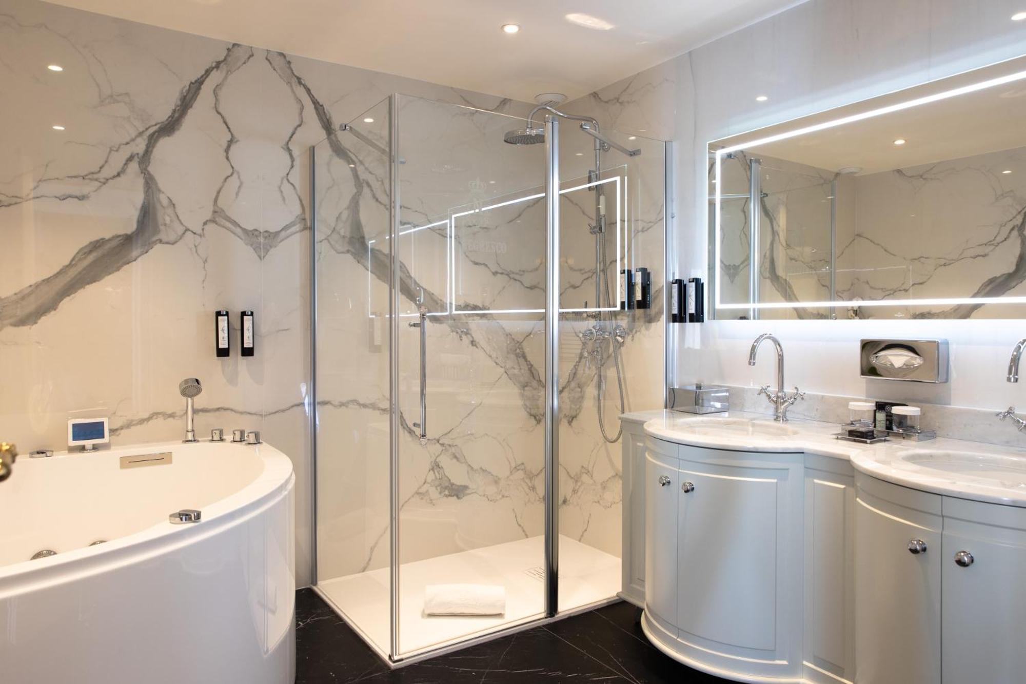 Two Bedroom Signature Suite Terrace Sea view