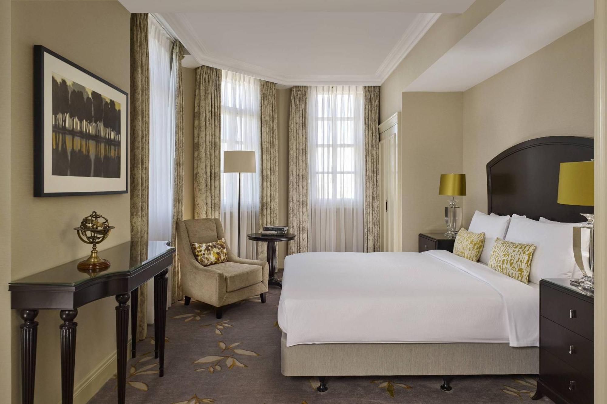 Deluxe Suite 1 Queen