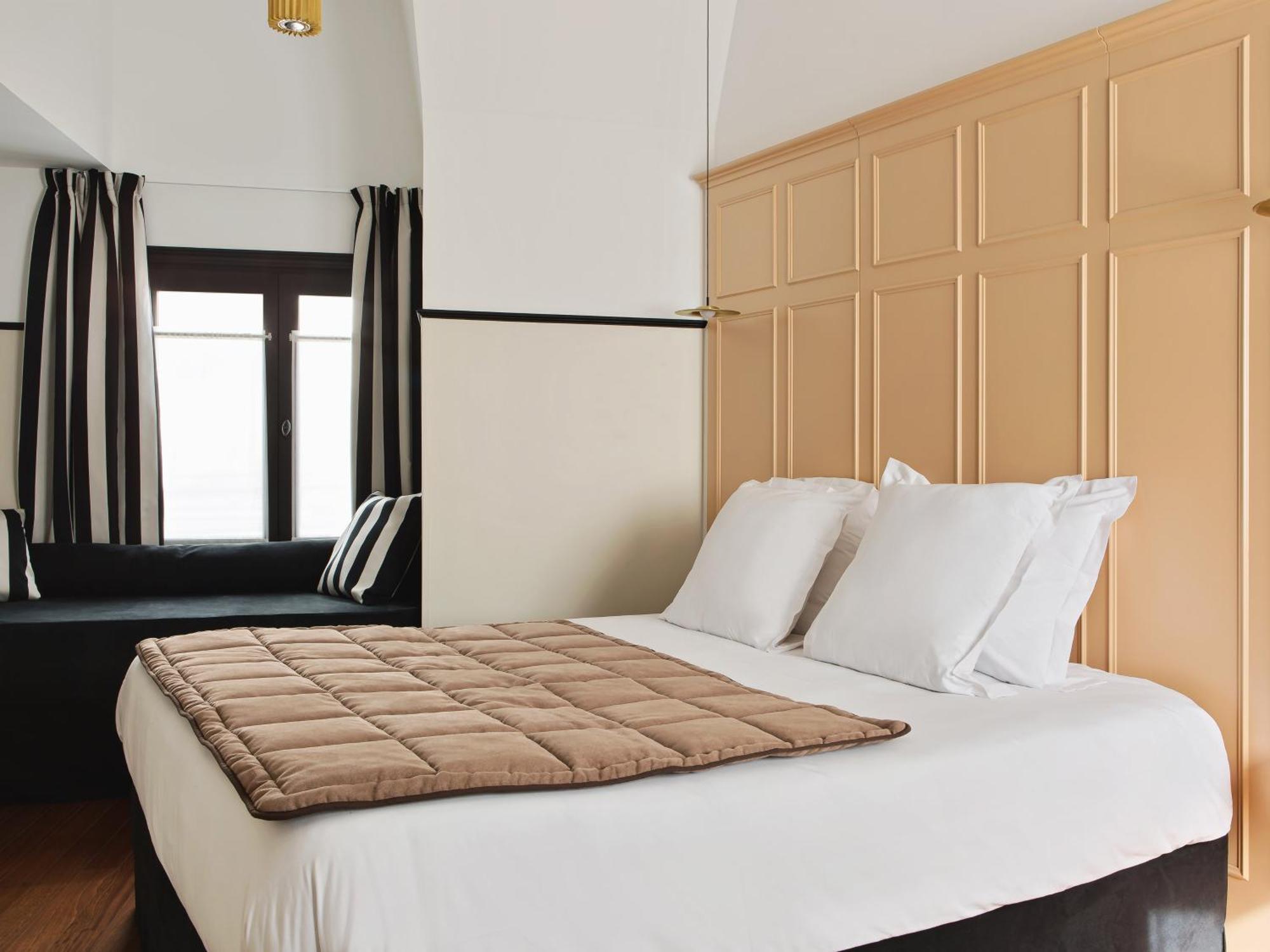 superior room three people