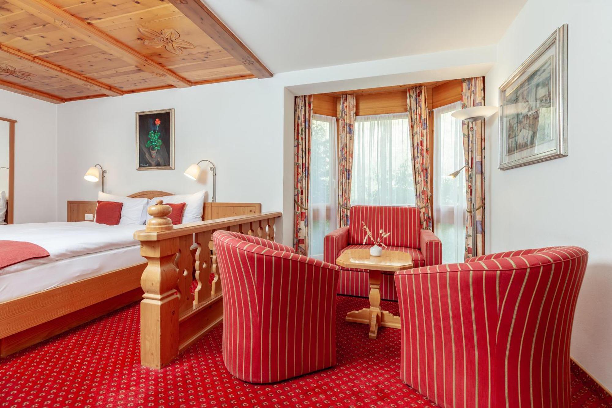 Deluxe Double Room with Balcony with Matterhorn view