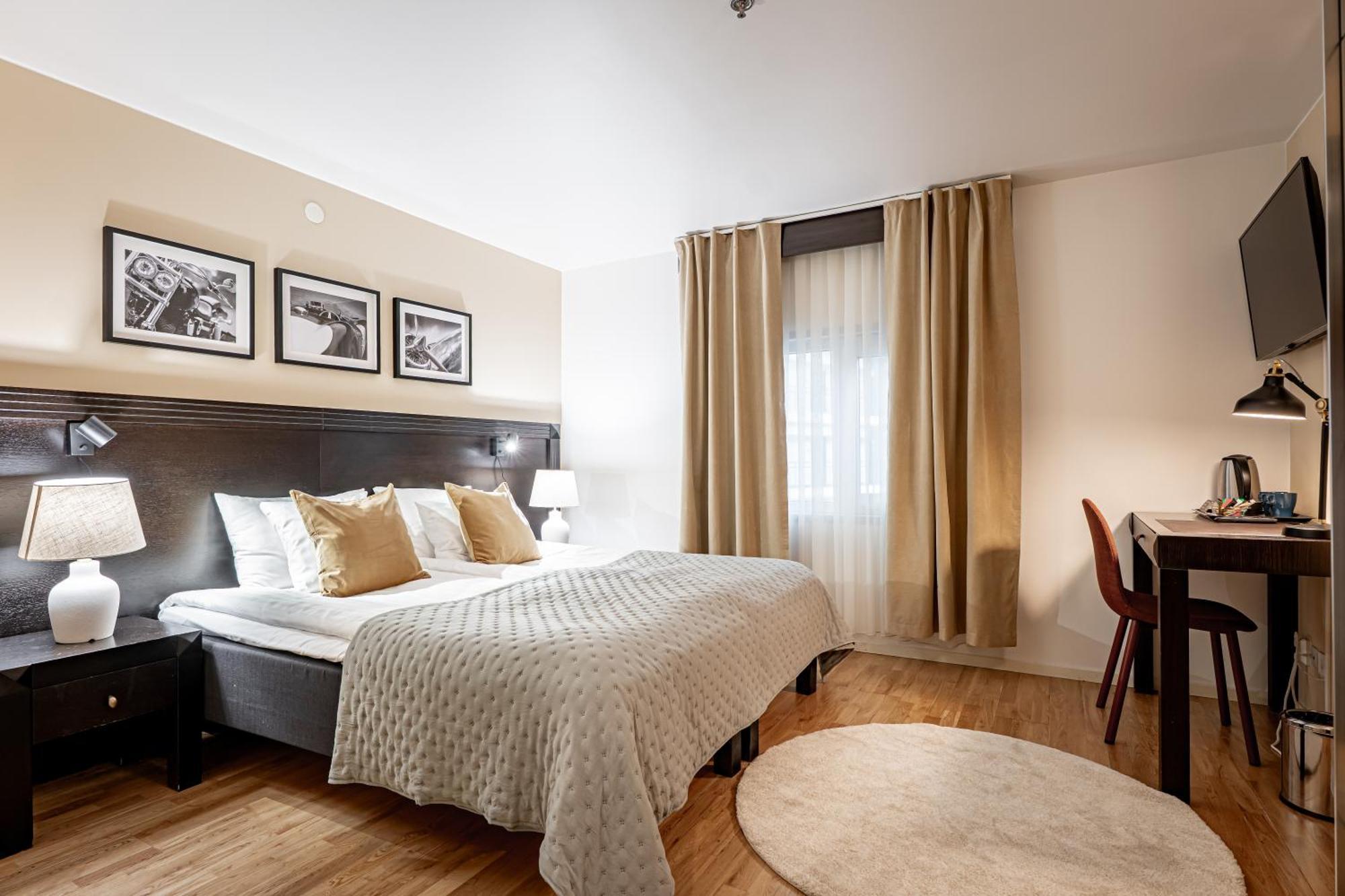 Atrium Small - View to Lobby,1706811590:JPEG